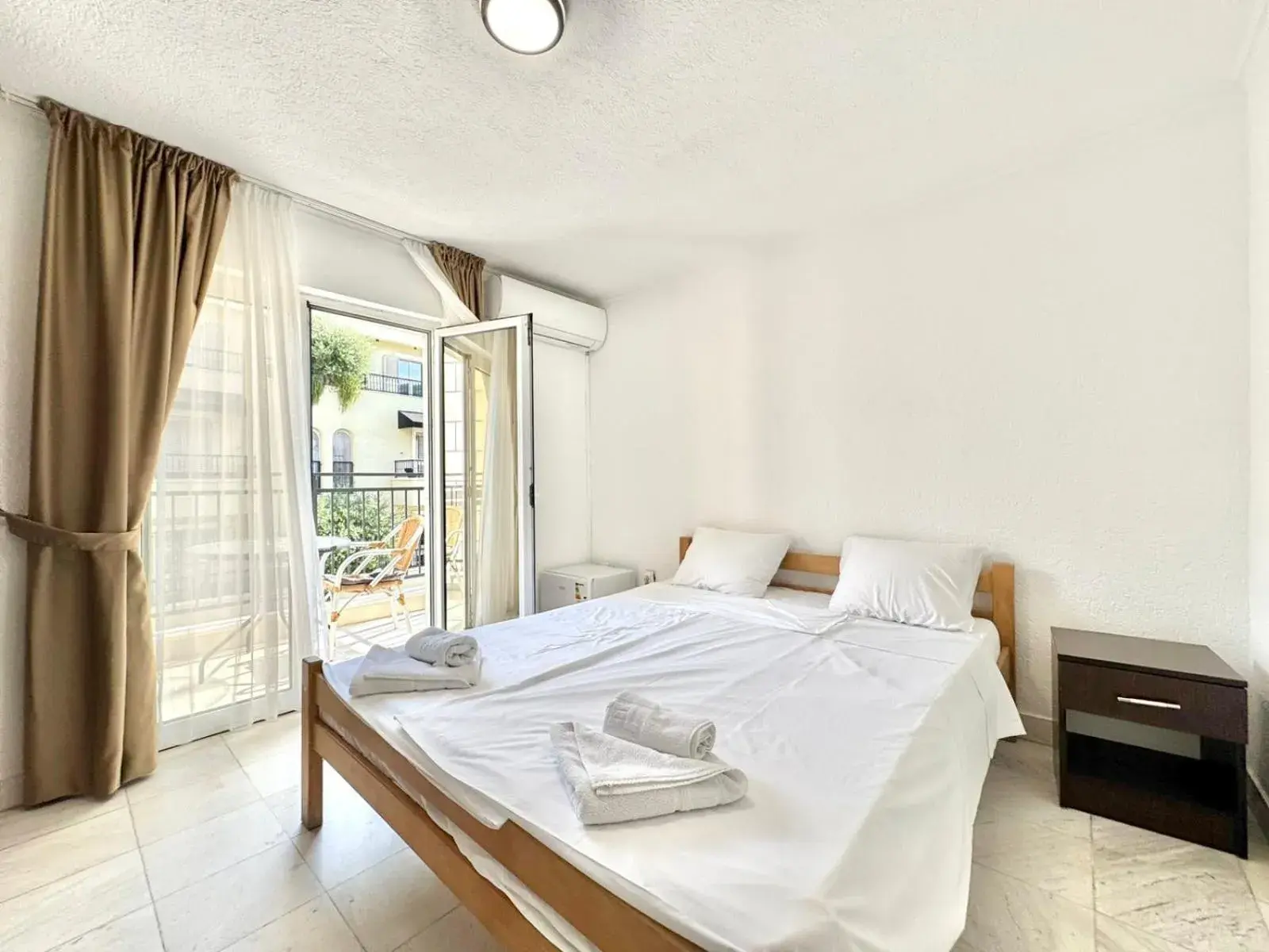 Superior Queen Room in Hotel Lobo Budva Superior Queen Room in Hotel Lobo Budva