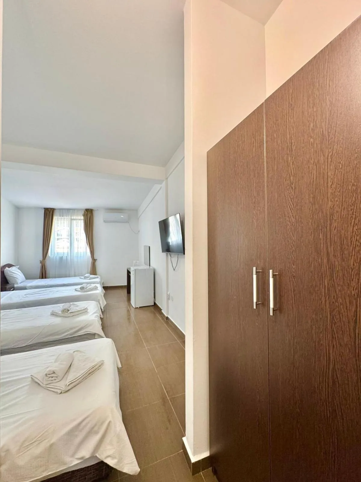 Bed in Hotel Lobo Budva