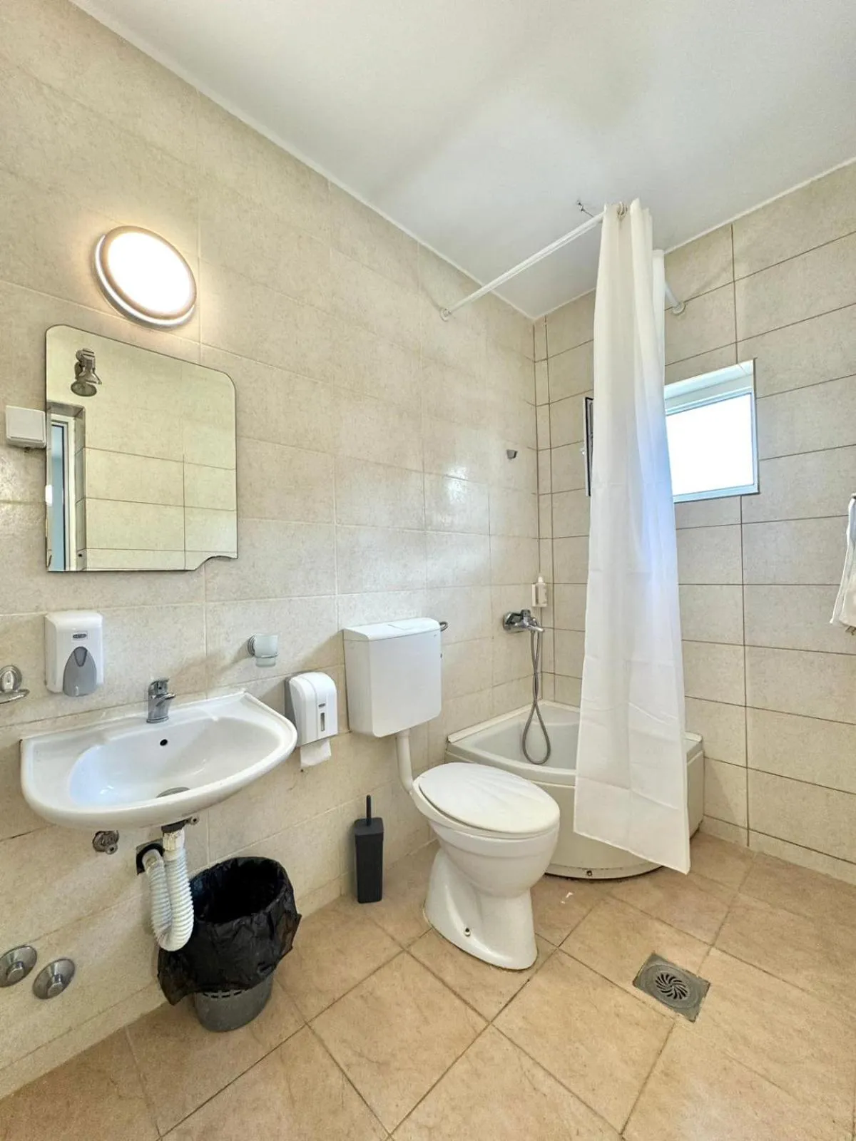Shower in Hotel Lobo Budva
