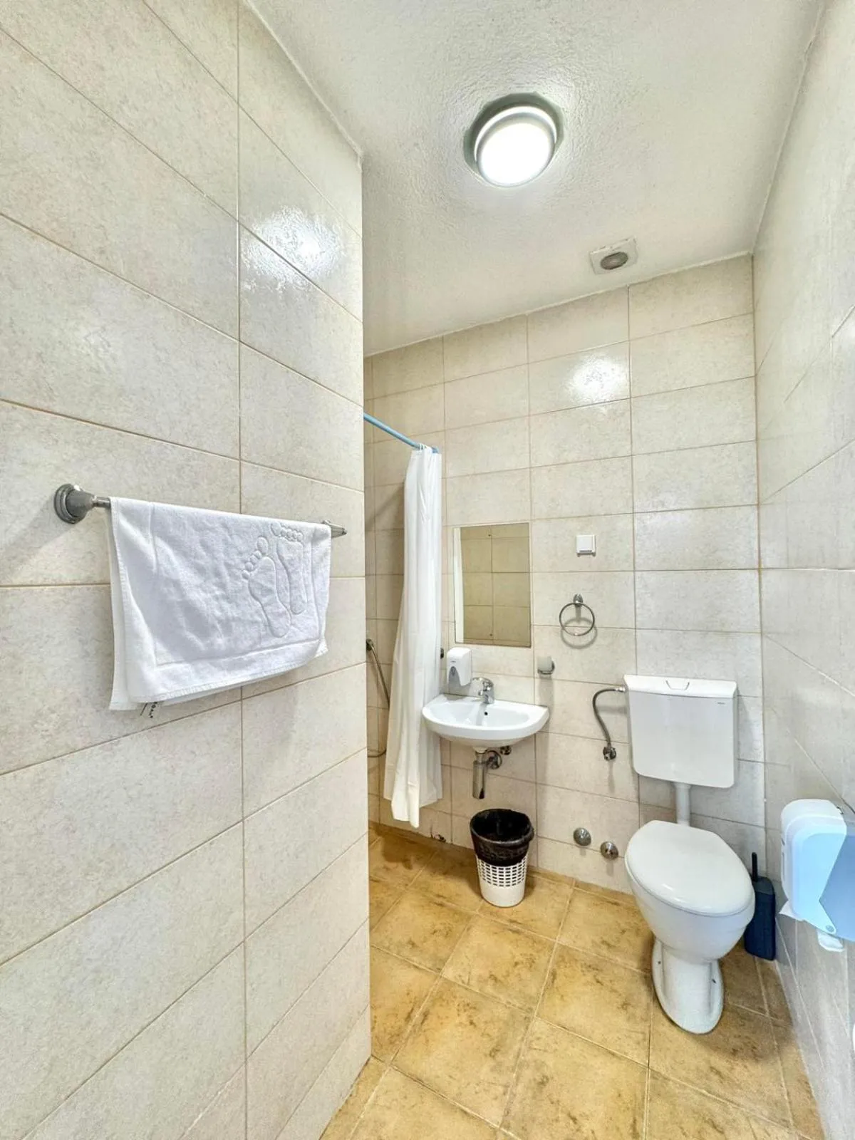 Shower in Hotel Lobo Budva