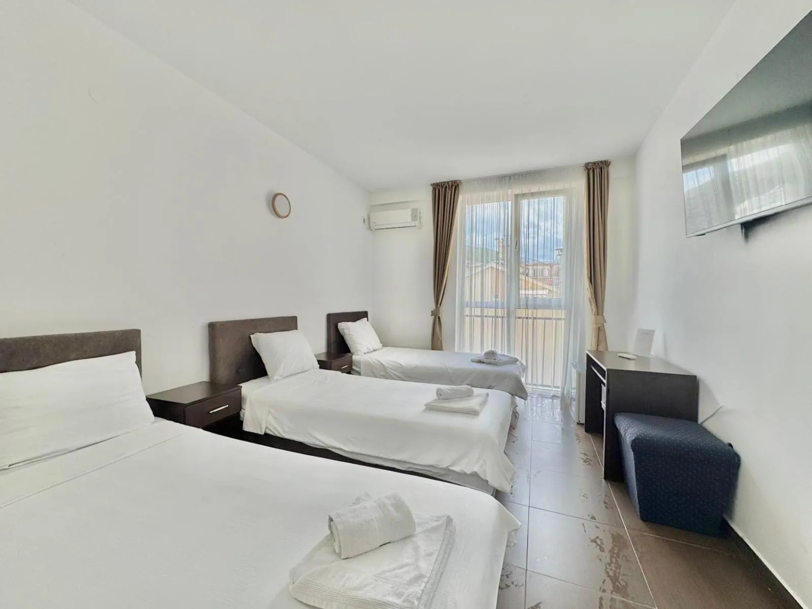 Bed in Hotel Lobo Budva