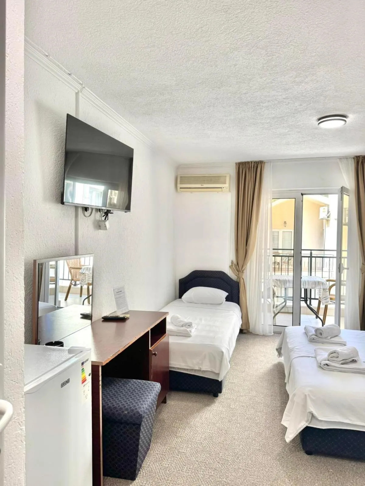 Bed in Hotel Lobo Budva