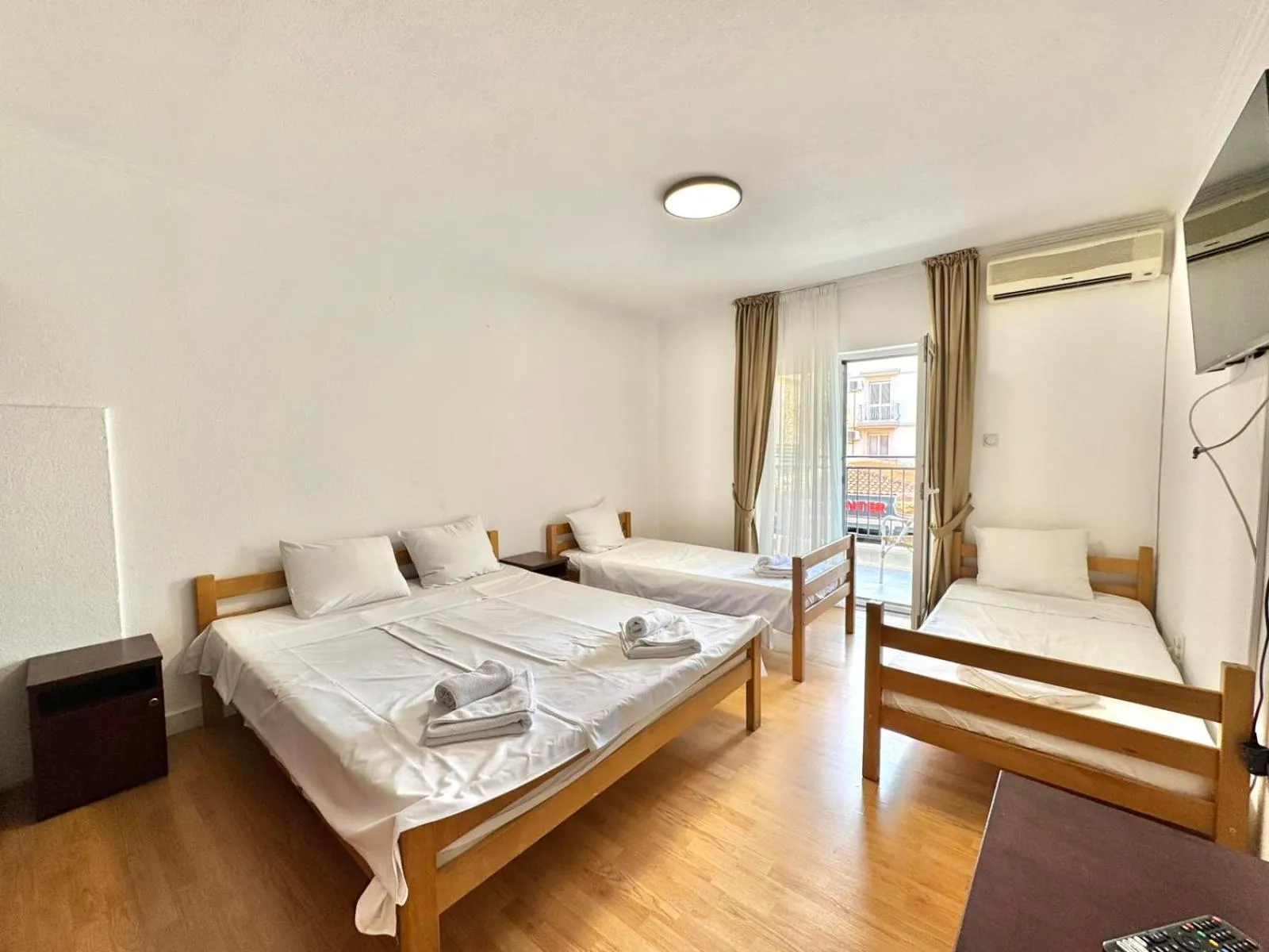 Bed in Hotel Lobo Budva