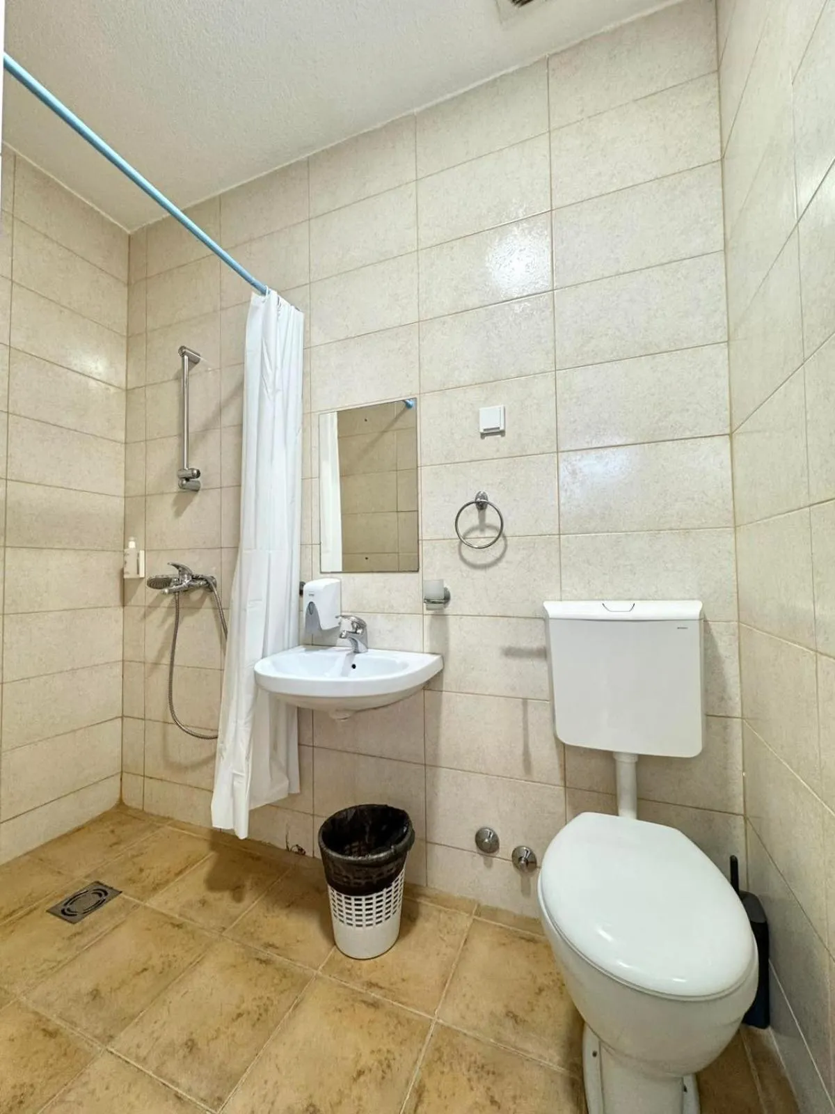 Shower in Hotel Lobo Budva
