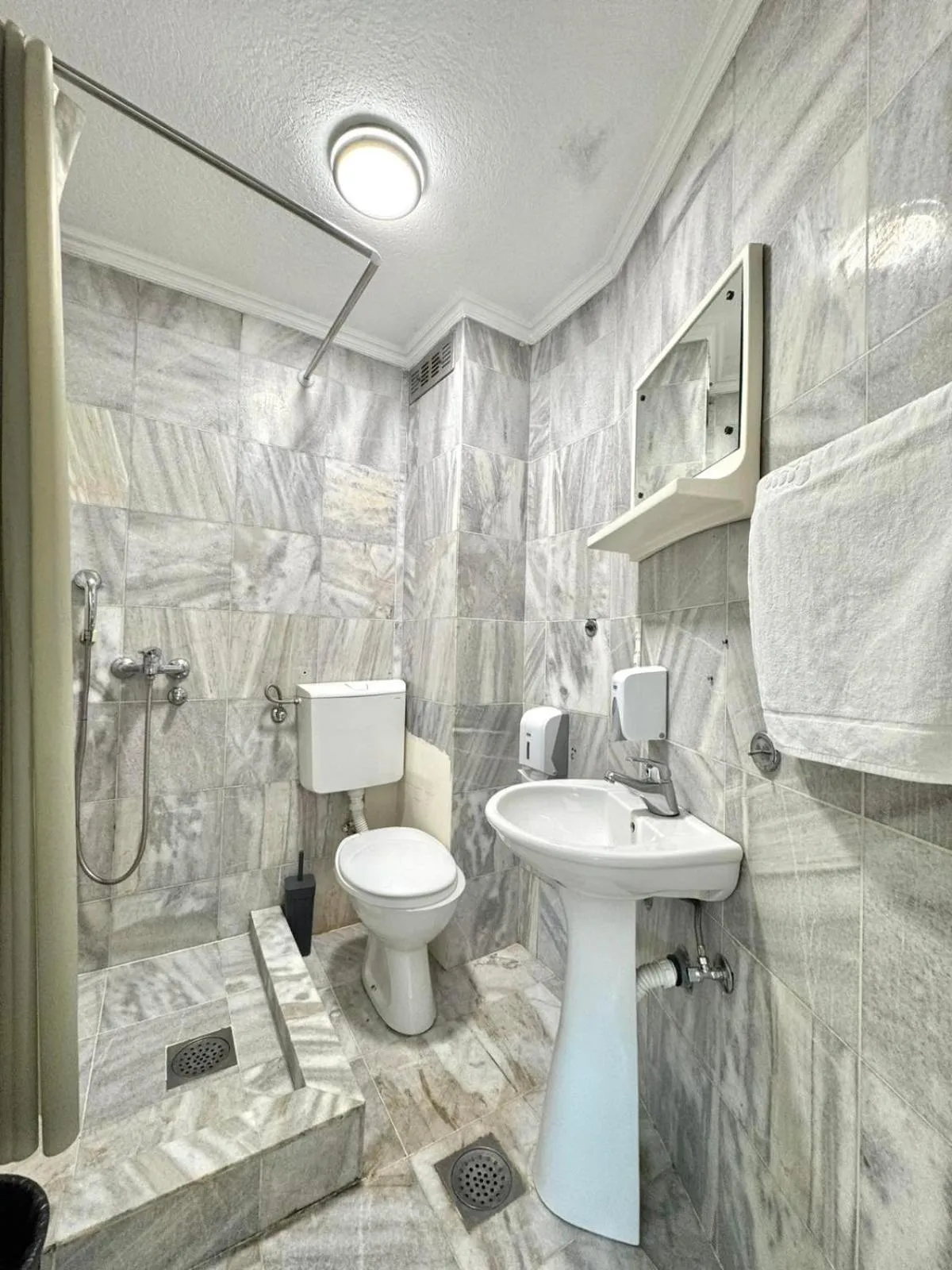 Shower in Hotel Lobo Budva