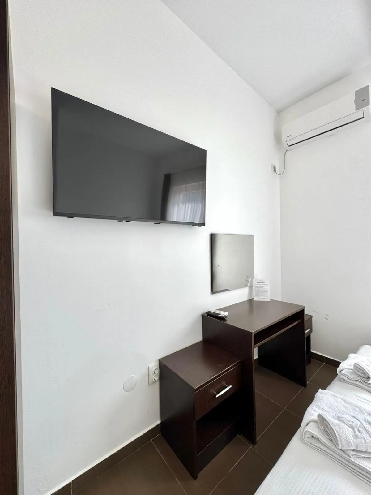 TV and multimedia, Bed in Hotel Lobo Budva