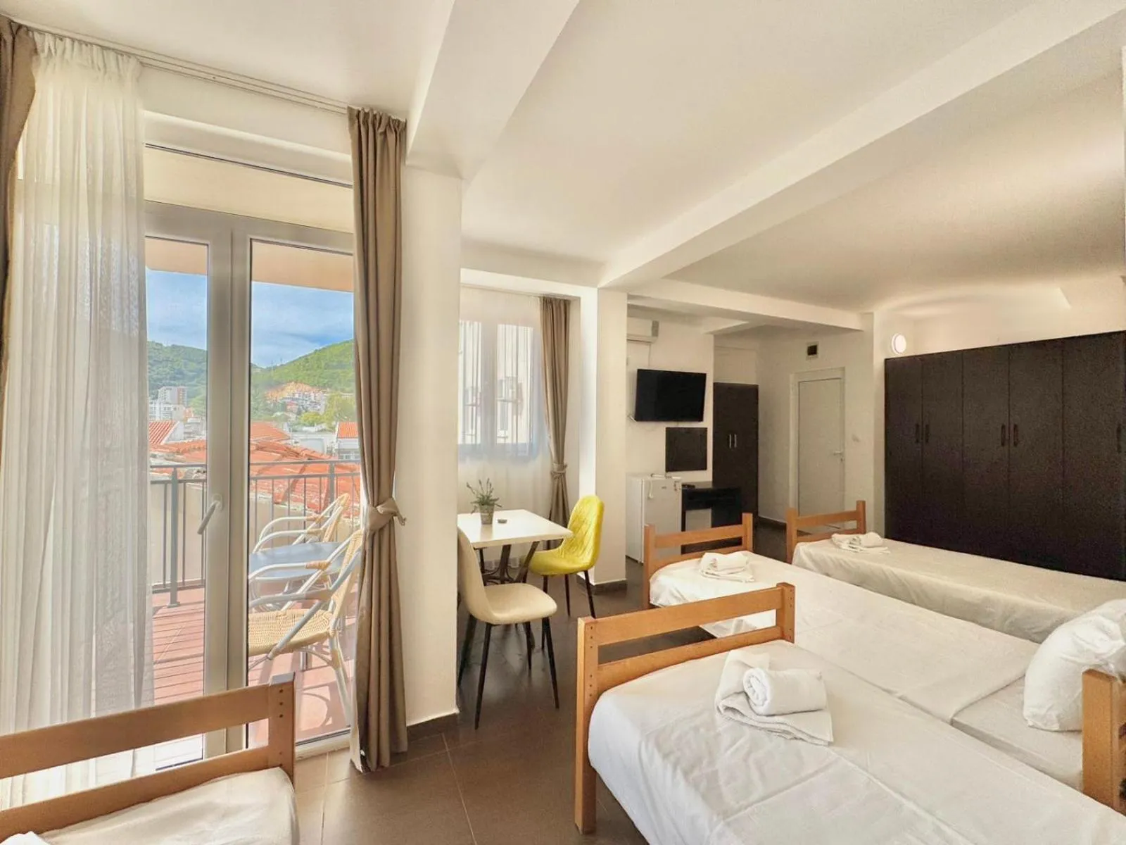 Bed in Hotel Lobo Budva