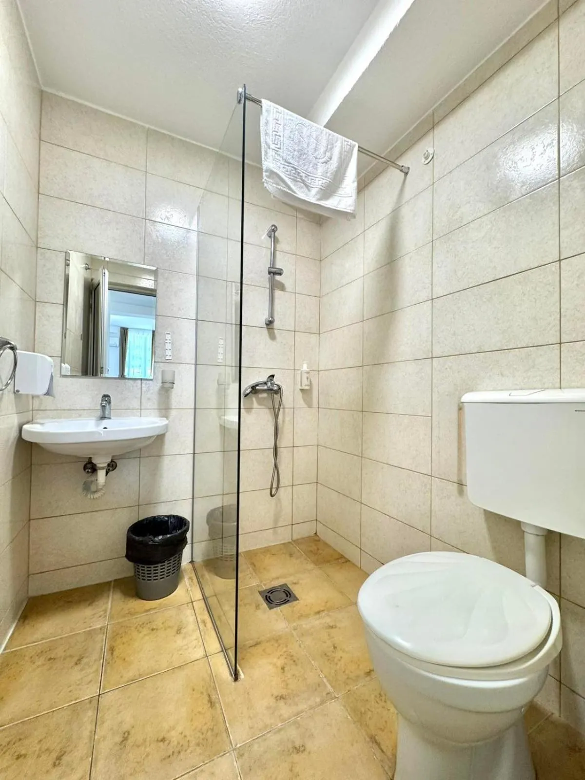 Shower in Hotel Lobo Budva
