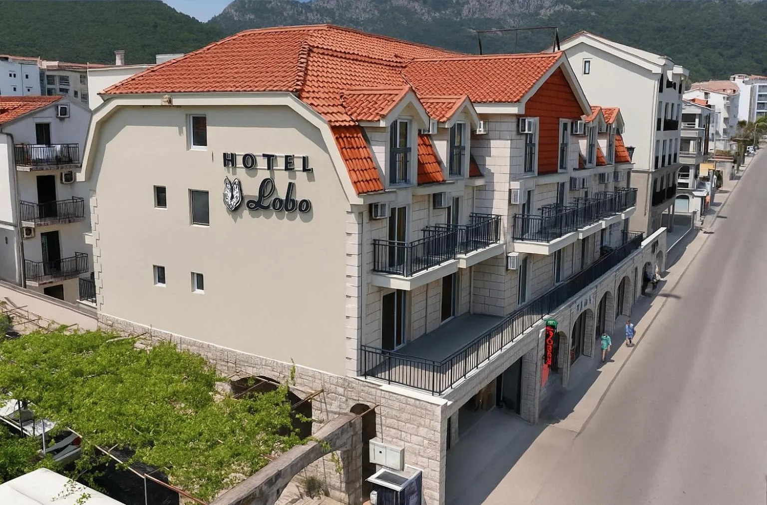 Property building in Hotel Lobo Budva