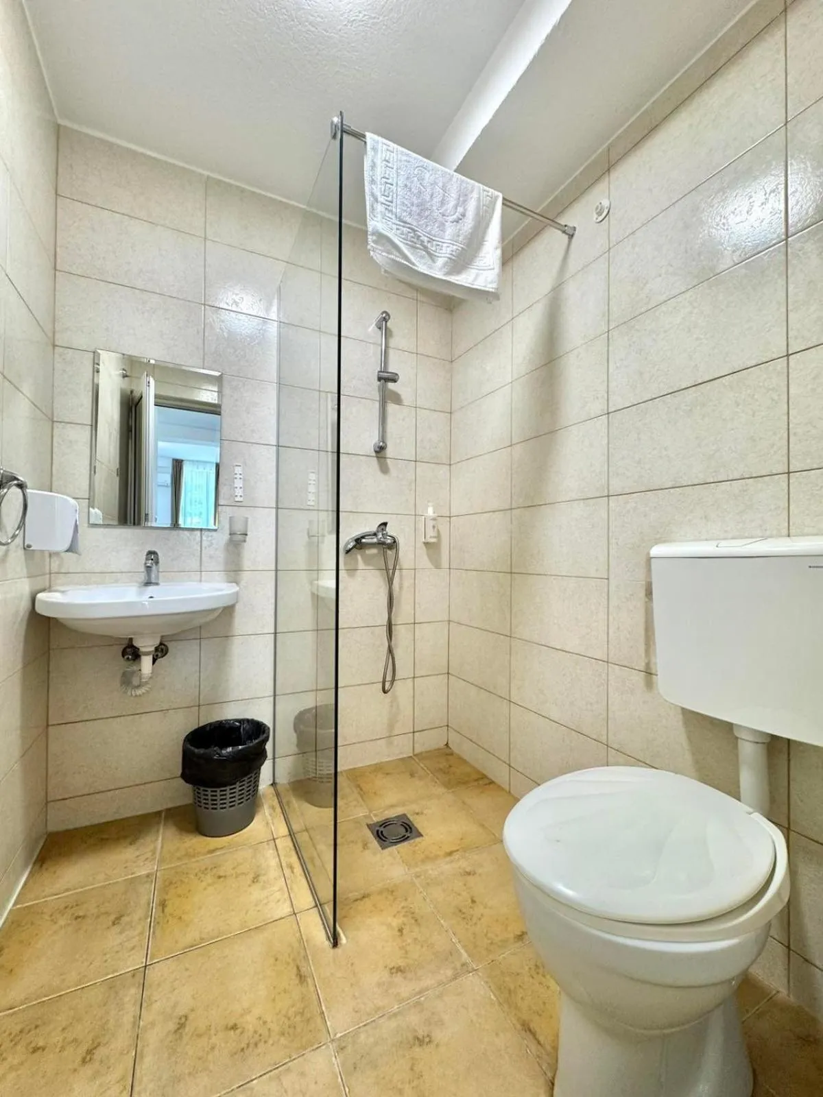 Bathroom in Hotel Lobo Budva