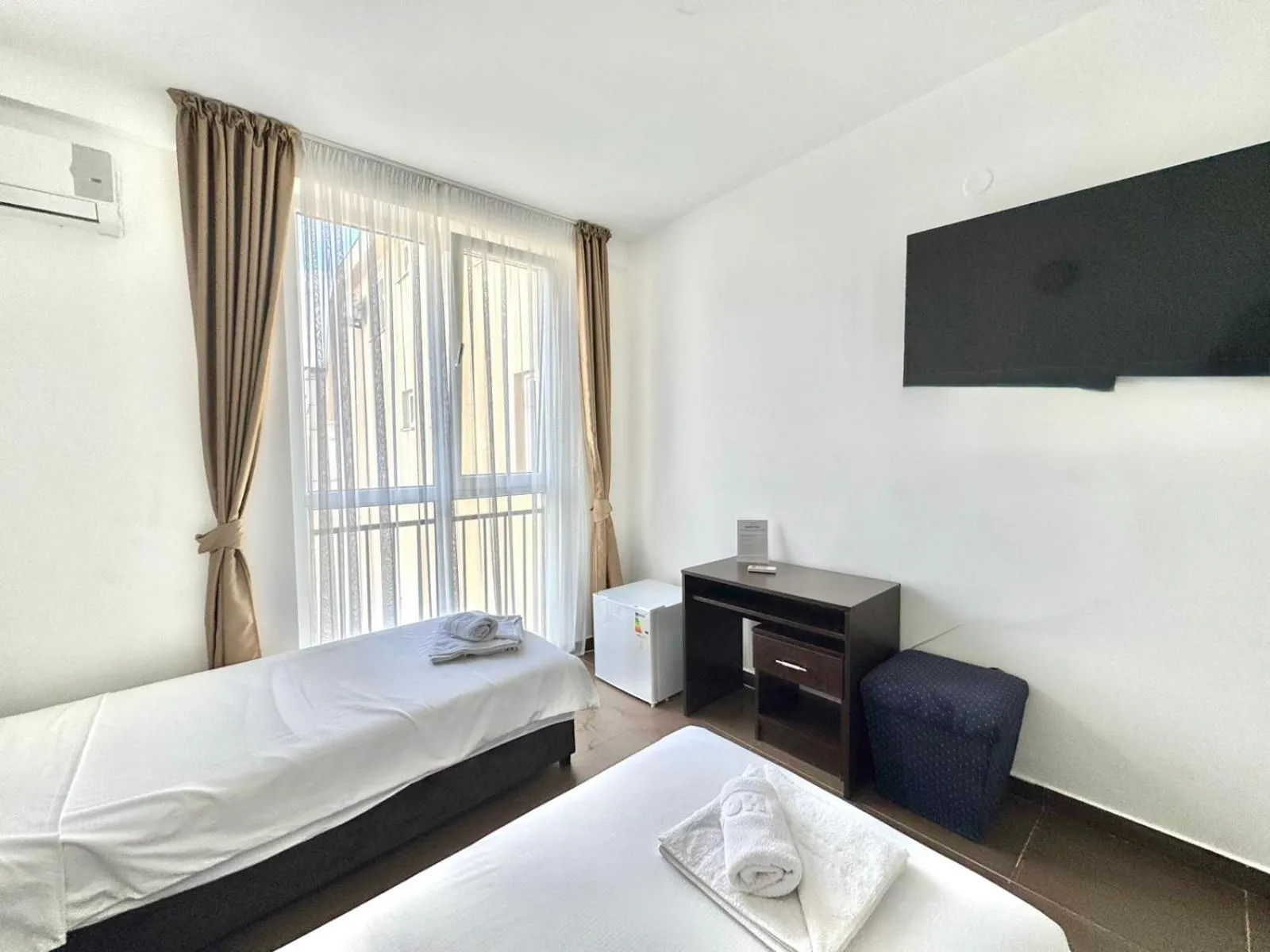 Bed in Hotel Lobo Budva