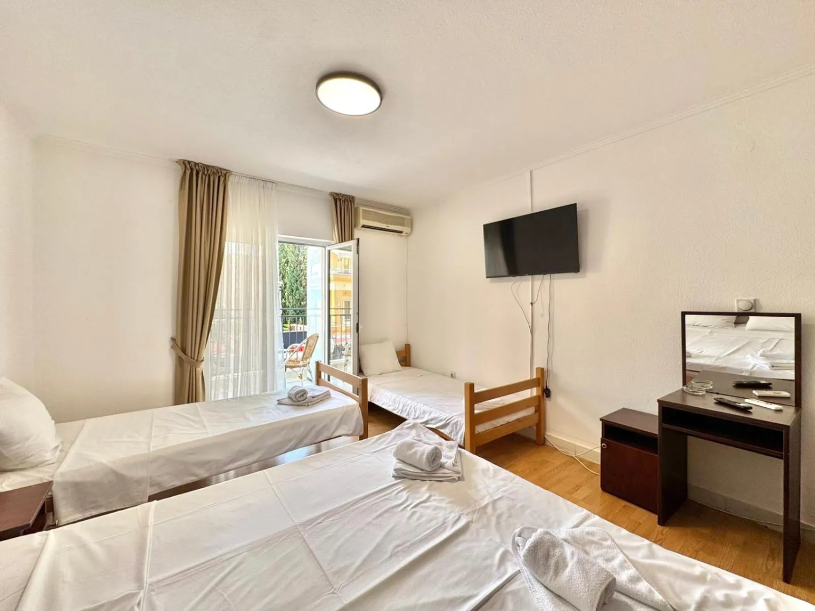 Bed in Hotel Lobo Budva