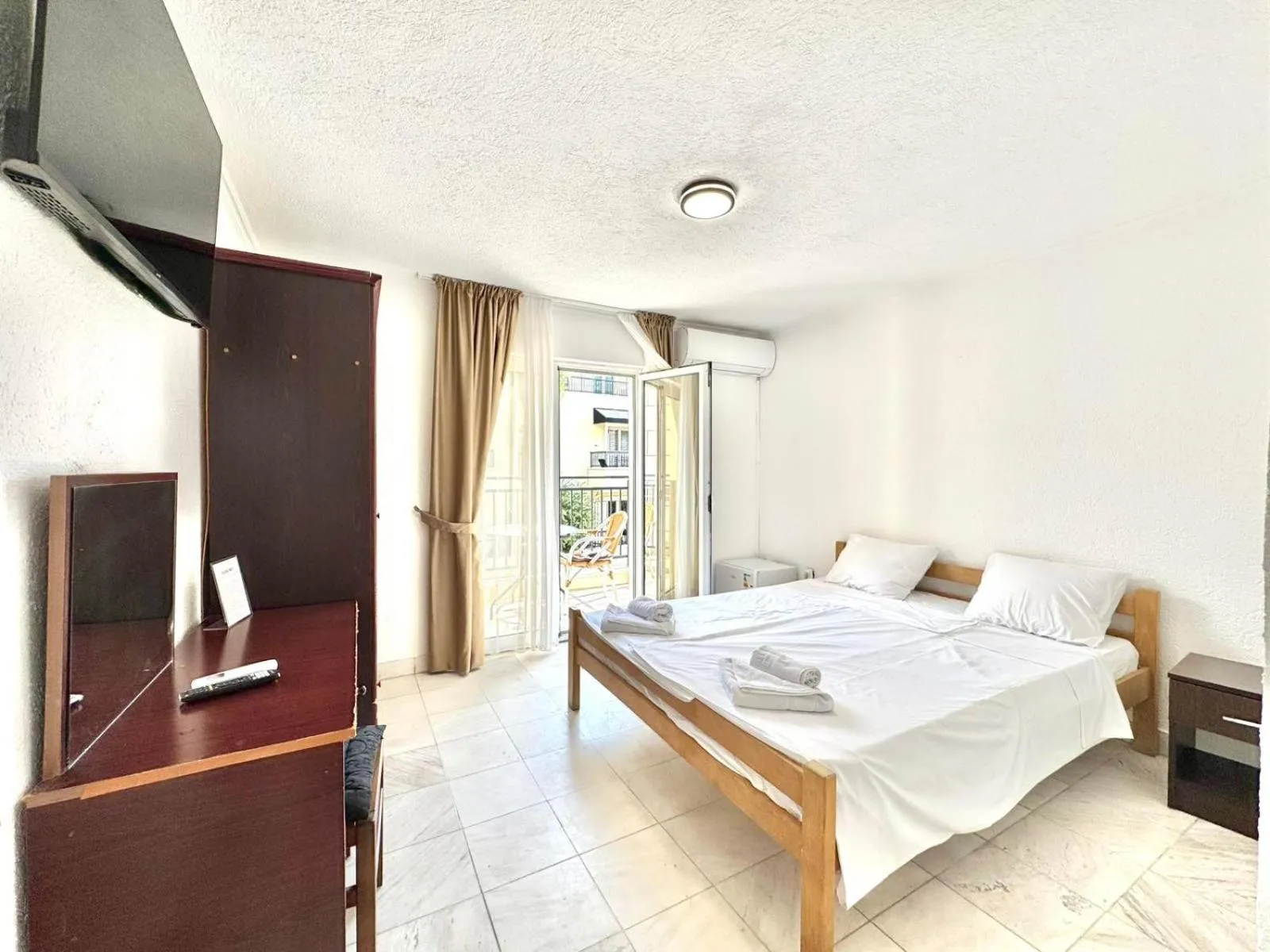 Bed in Hotel Lobo Budva