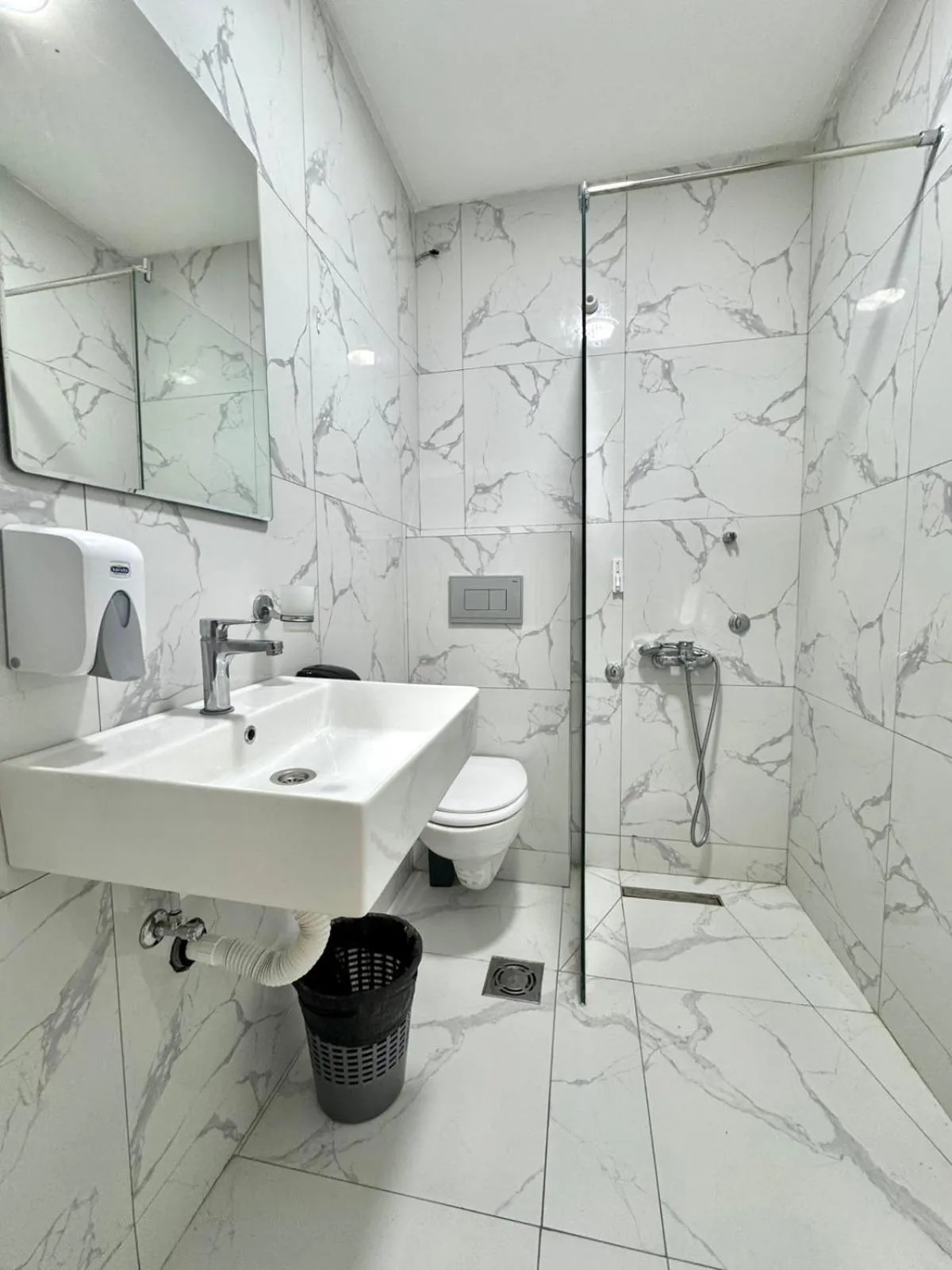 Shower in Hotel Lobo Budva