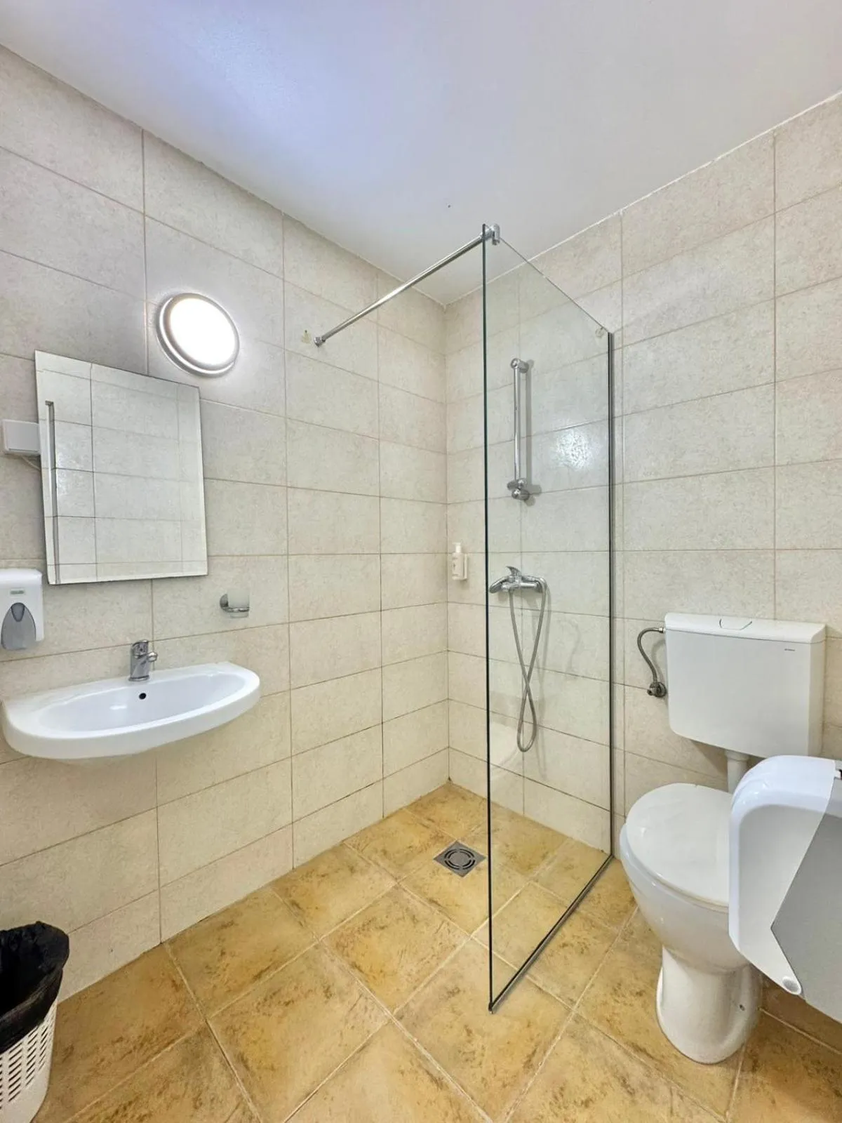 Shower in Hotel Lobo Budva