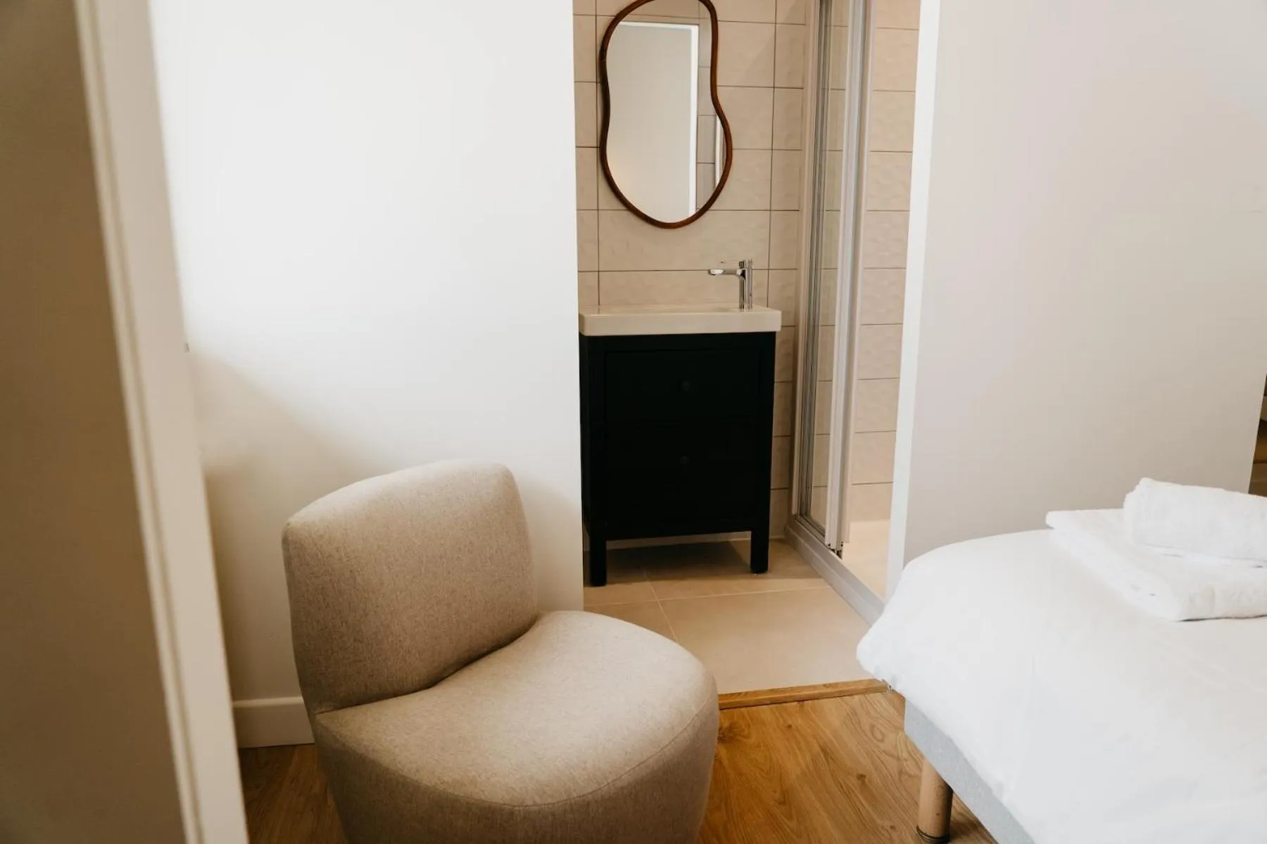 Living room, Bed in Hotel Bleu Soleil