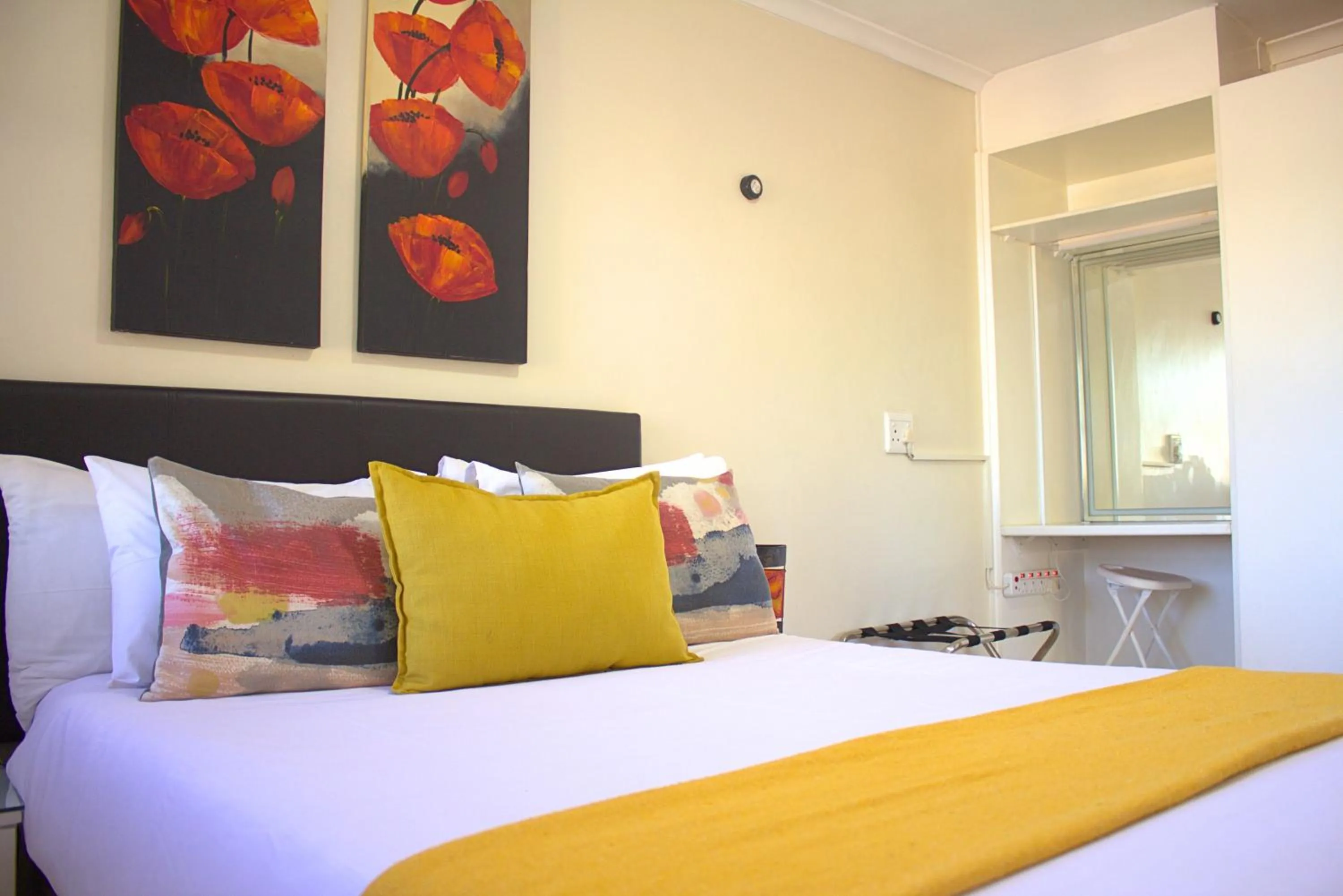 Bed in Tyger Classique Self-Catering Cape Town, Tyger Valley