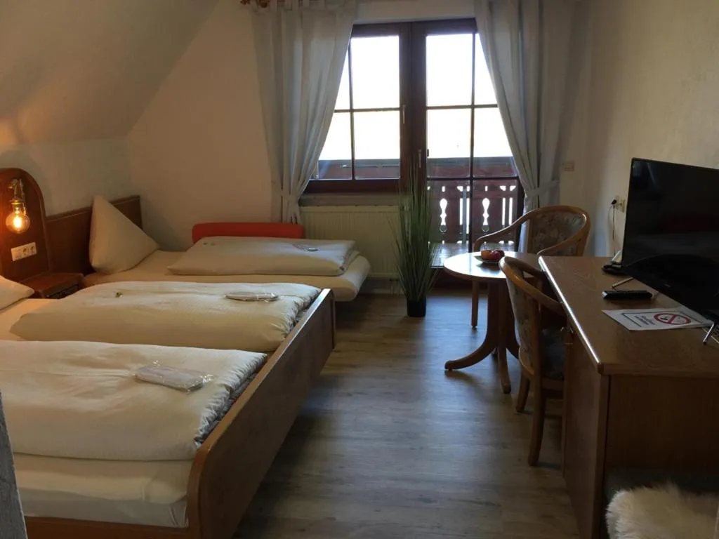 Photo of the whole room, Bed in See-Hotel Storchenmuehle
