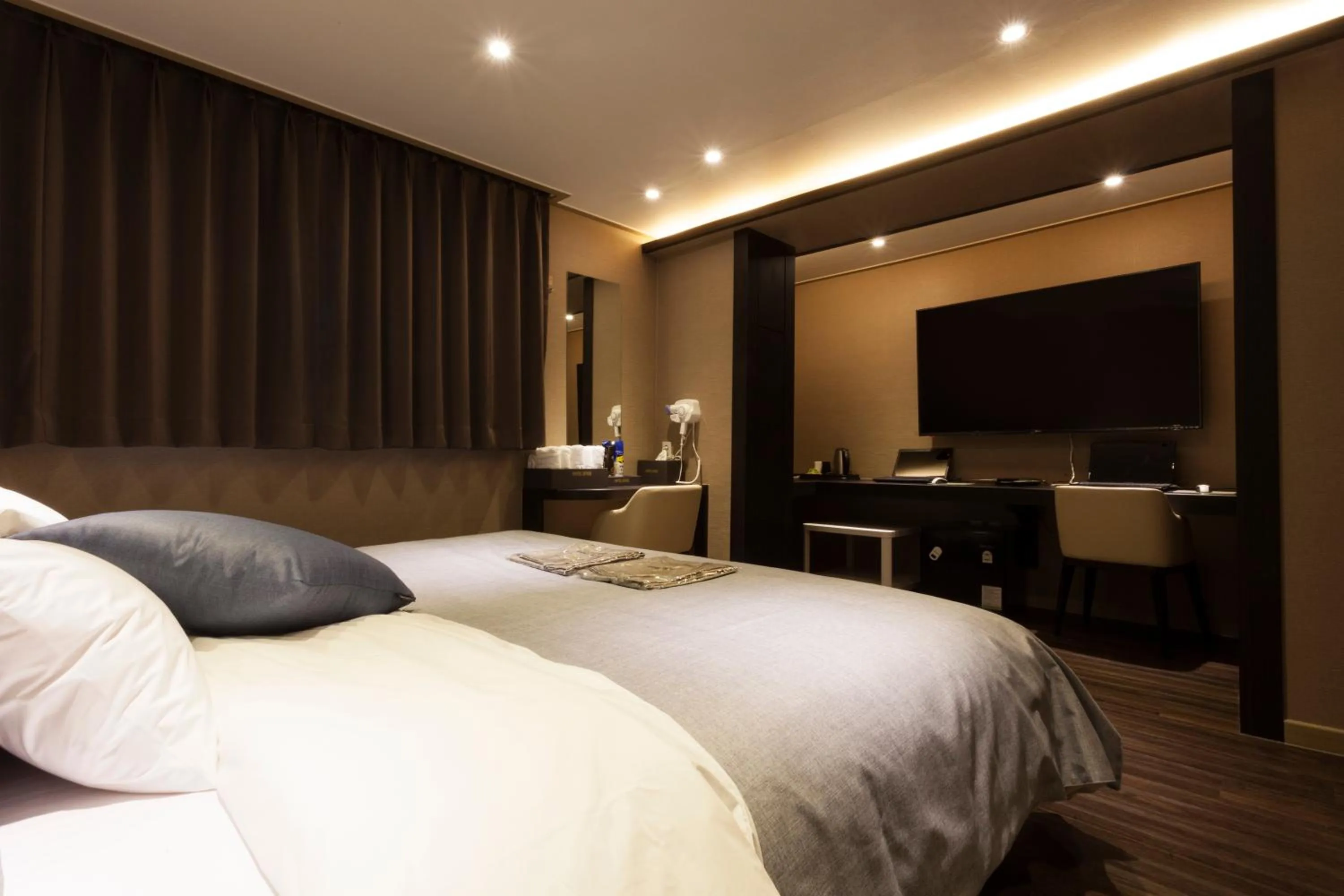 Bed in Incheon Seven Hotel