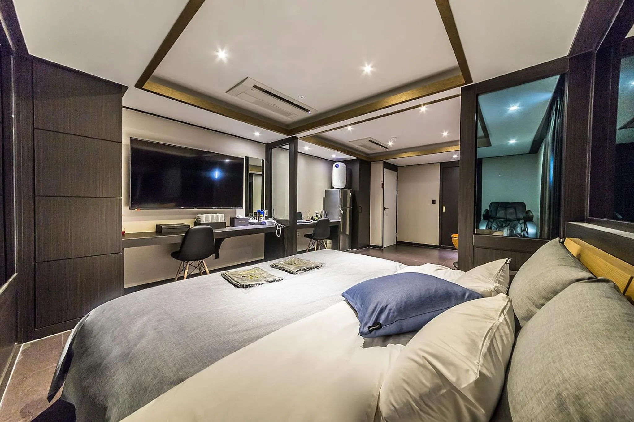 Bed in Incheon Seven Hotel