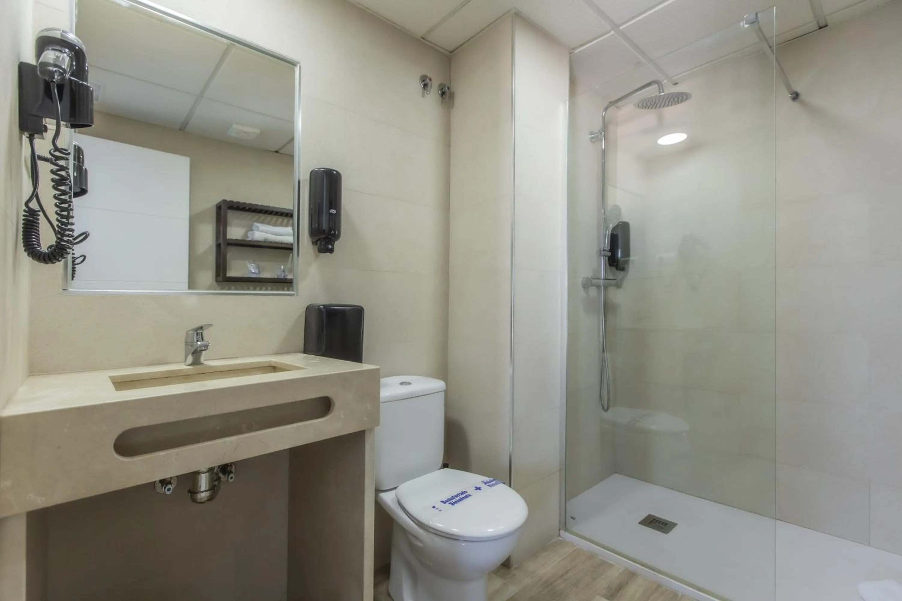 Shower in Hotel Zen Airport