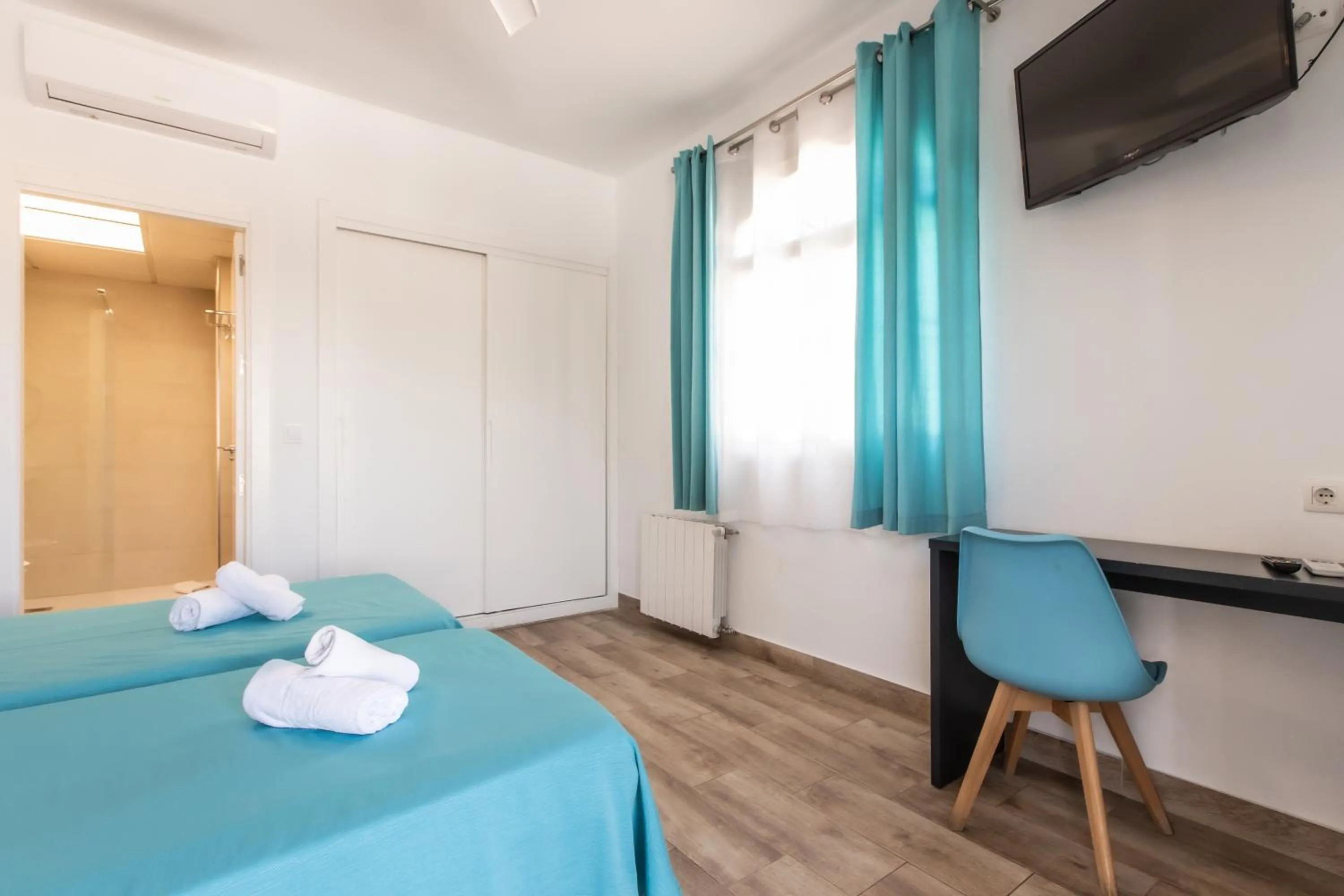 Bed in Hotel Zen Airport