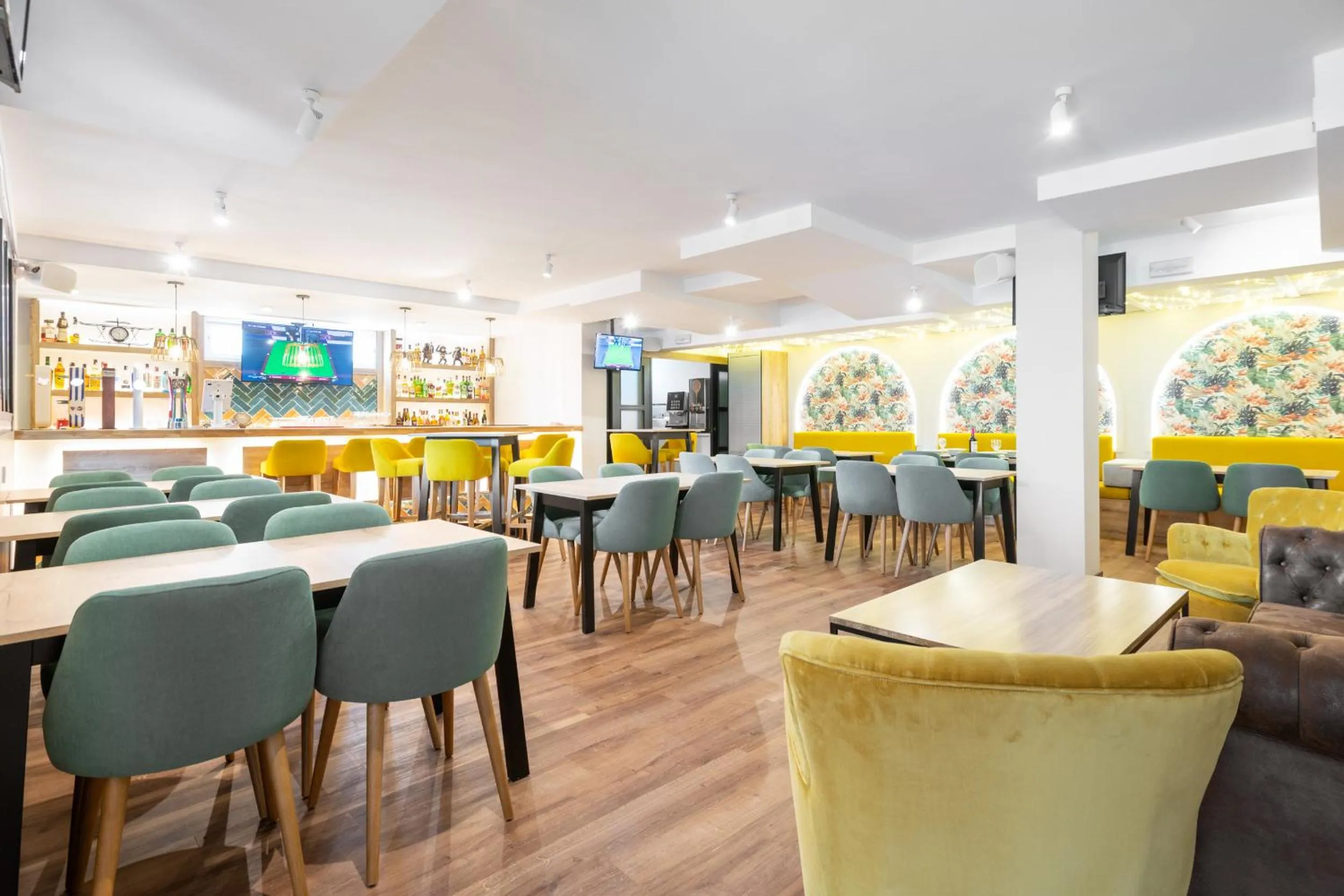 Restaurant/places to eat in Hotel Zen Airport