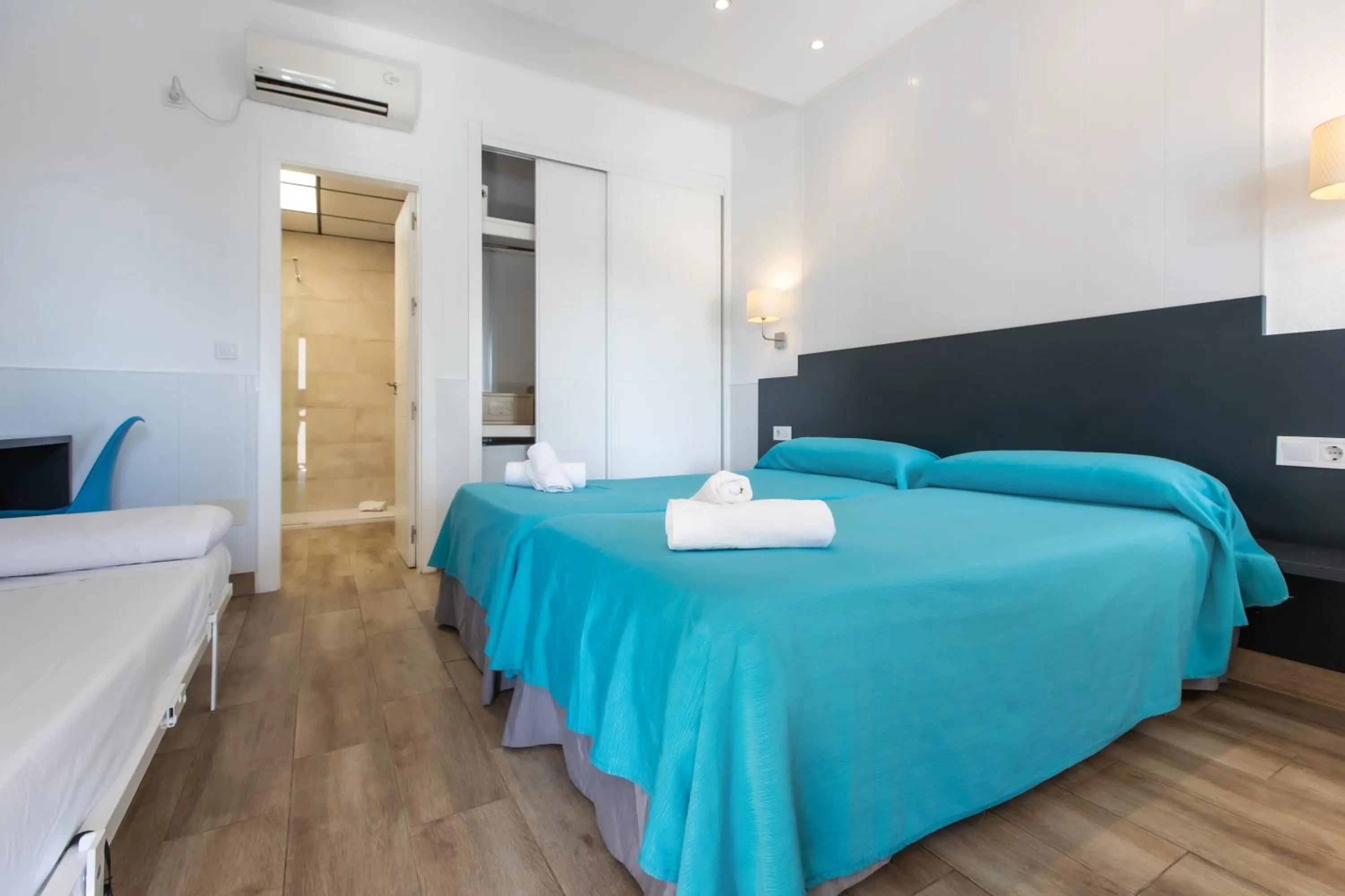 Bed in Hotel Zen Airport