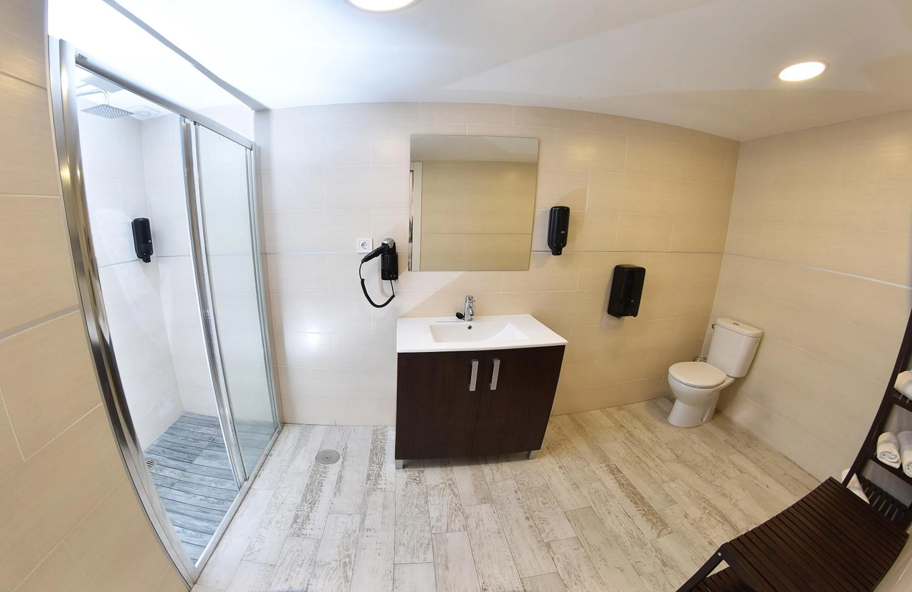 Shower in Hotel Zen Airport