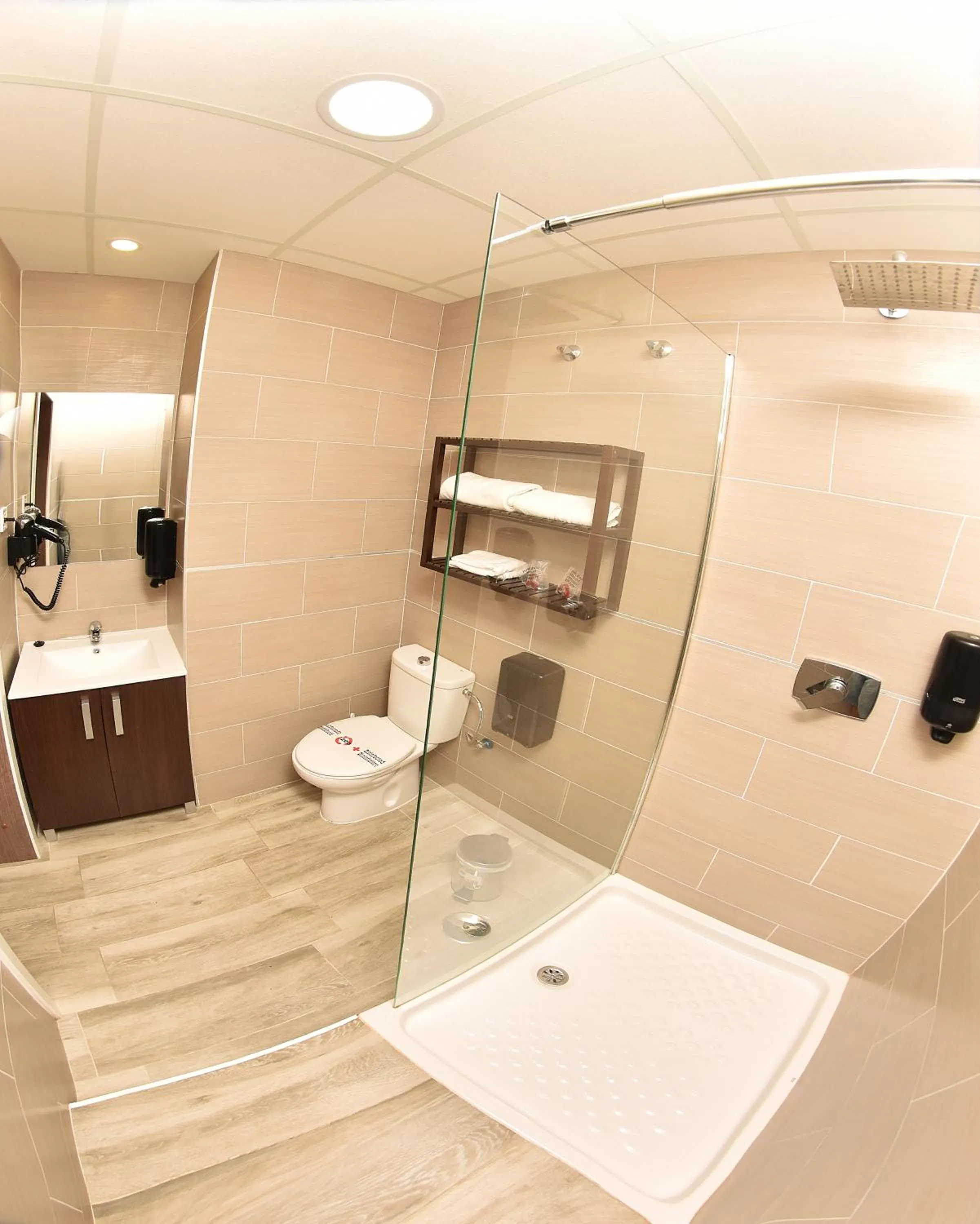 Shower in Hotel Zen Airport