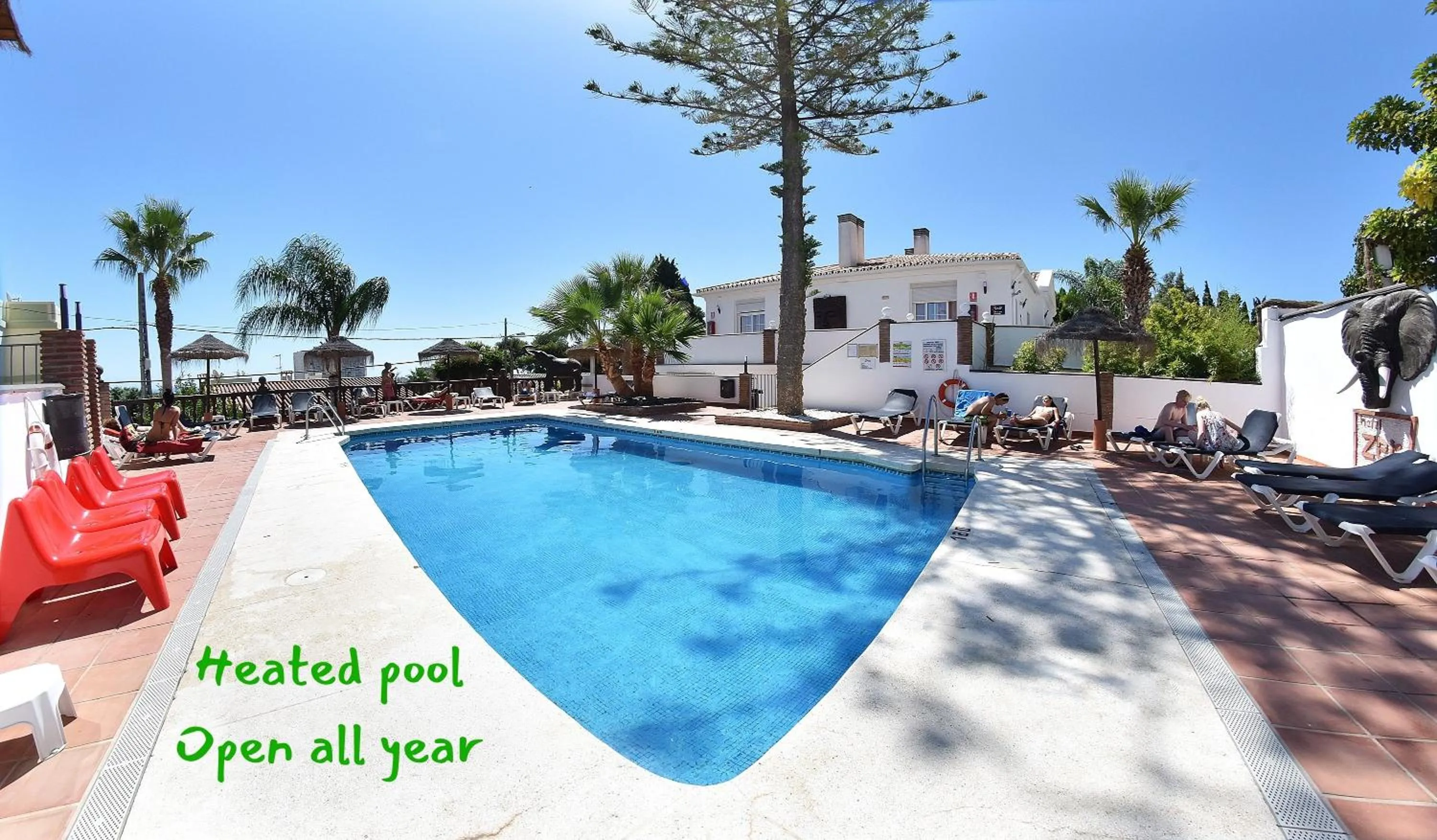 Swimming pool in Hotel Zen Airport
