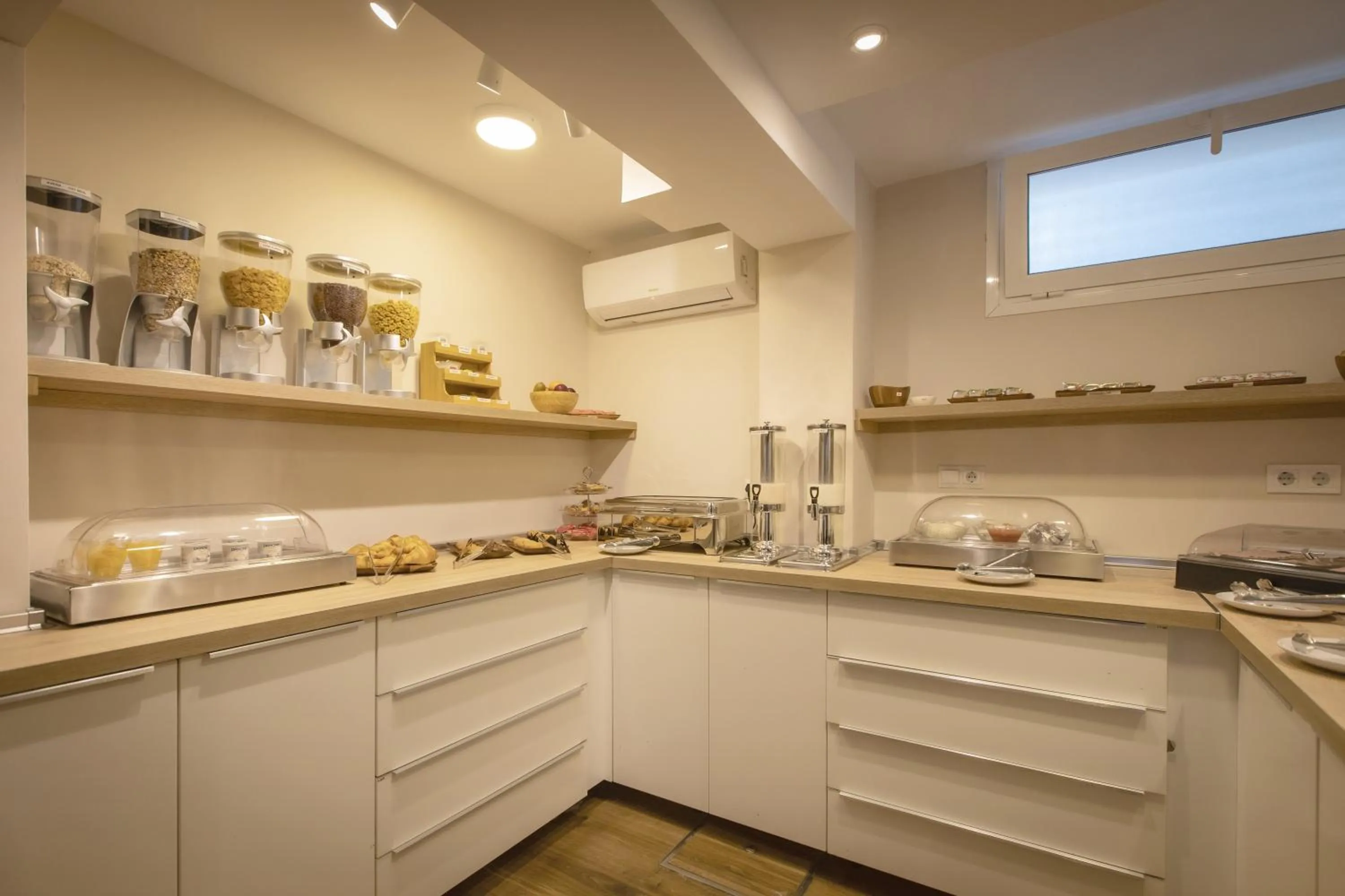 Food and drinks in Hotel Zen Airport