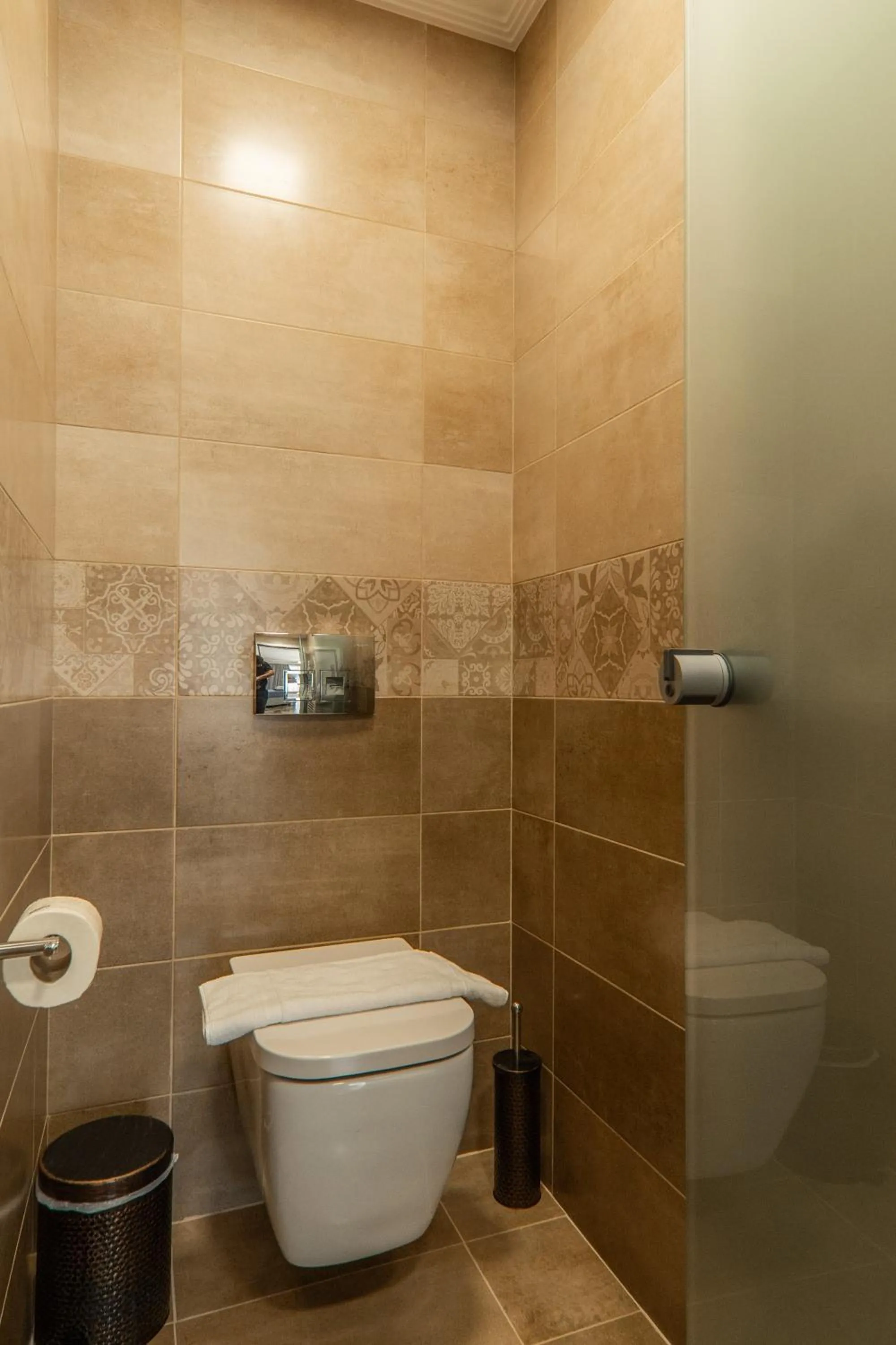 Toilet in Altirina Studios