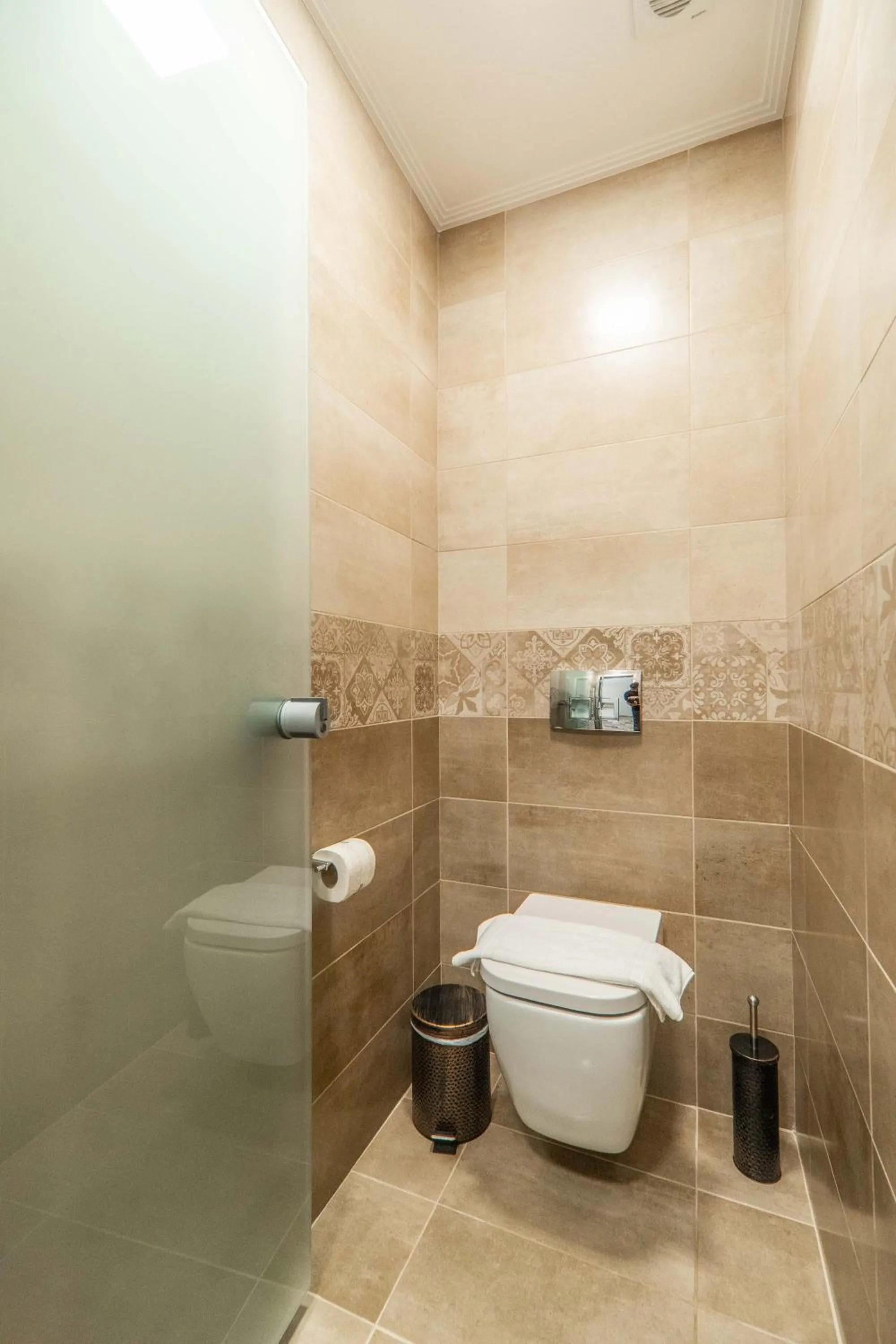 Toilet in Altirina Studios