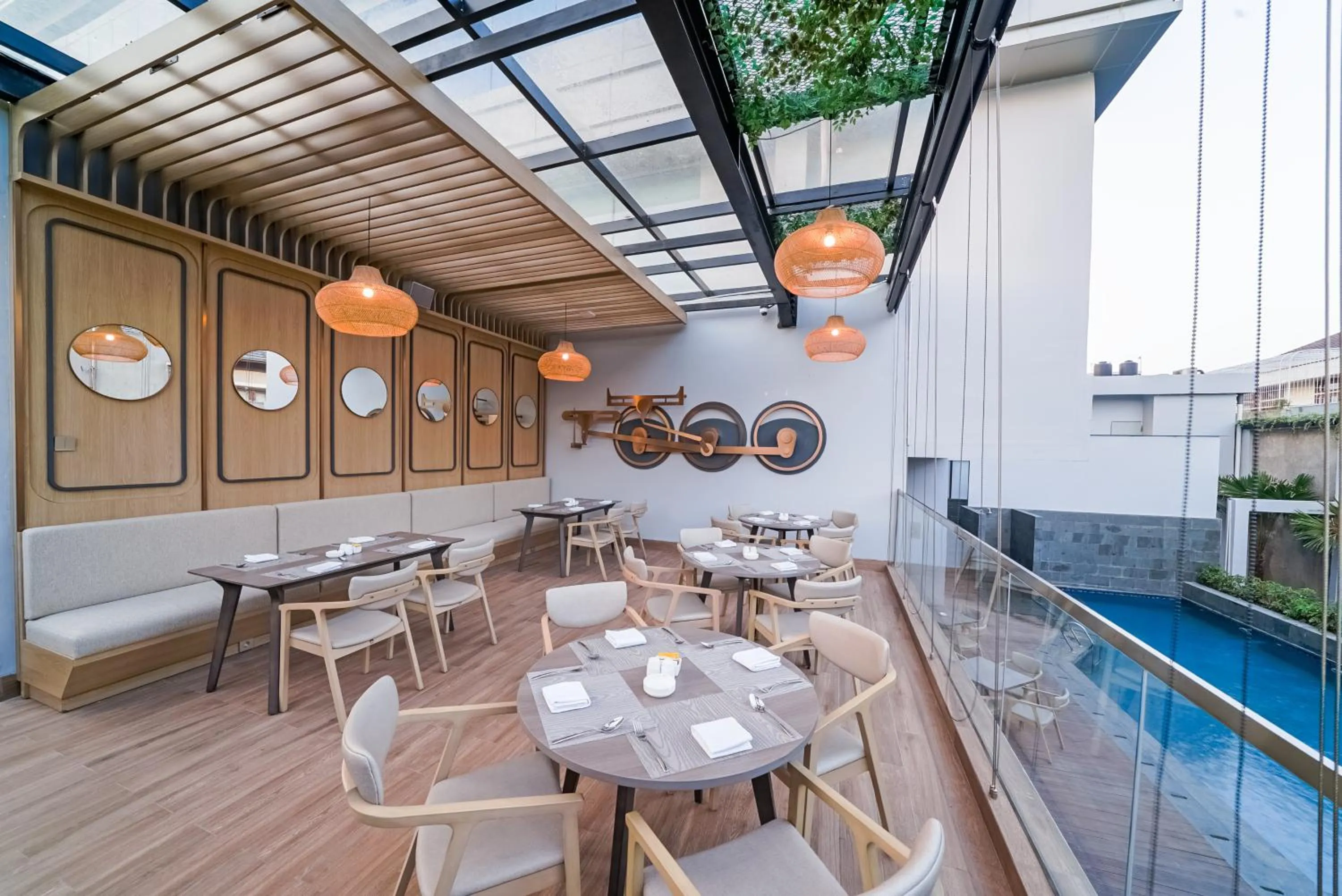 Restaurant/places to eat in Truntum Cihampelas