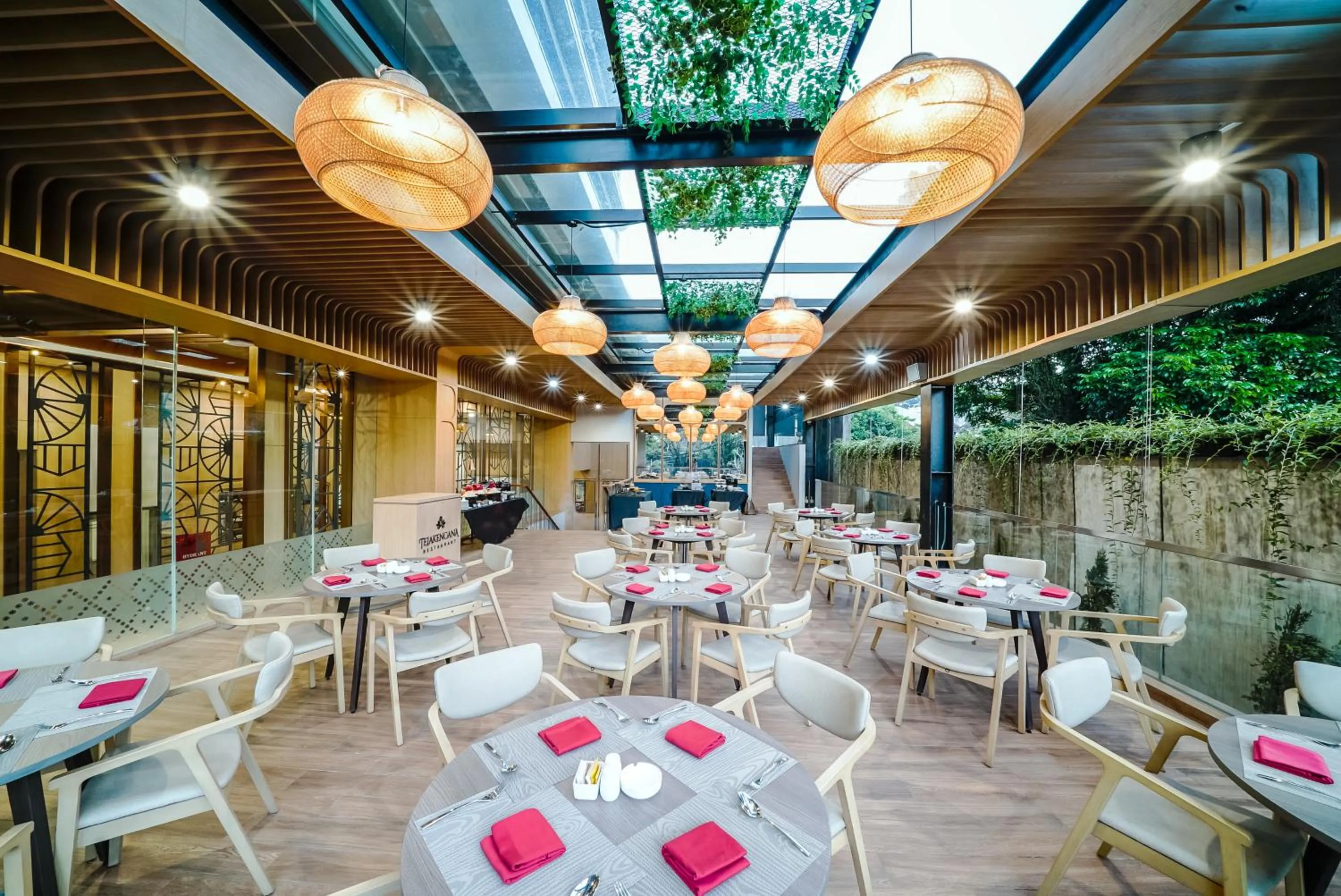 Restaurant/places to eat in Truntum Cihampelas