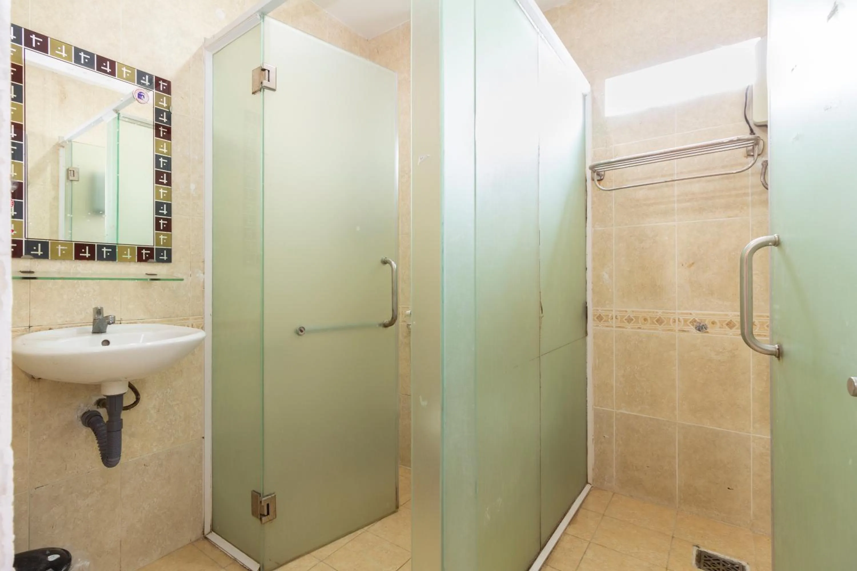 Shower in Saigon Gao Hostel