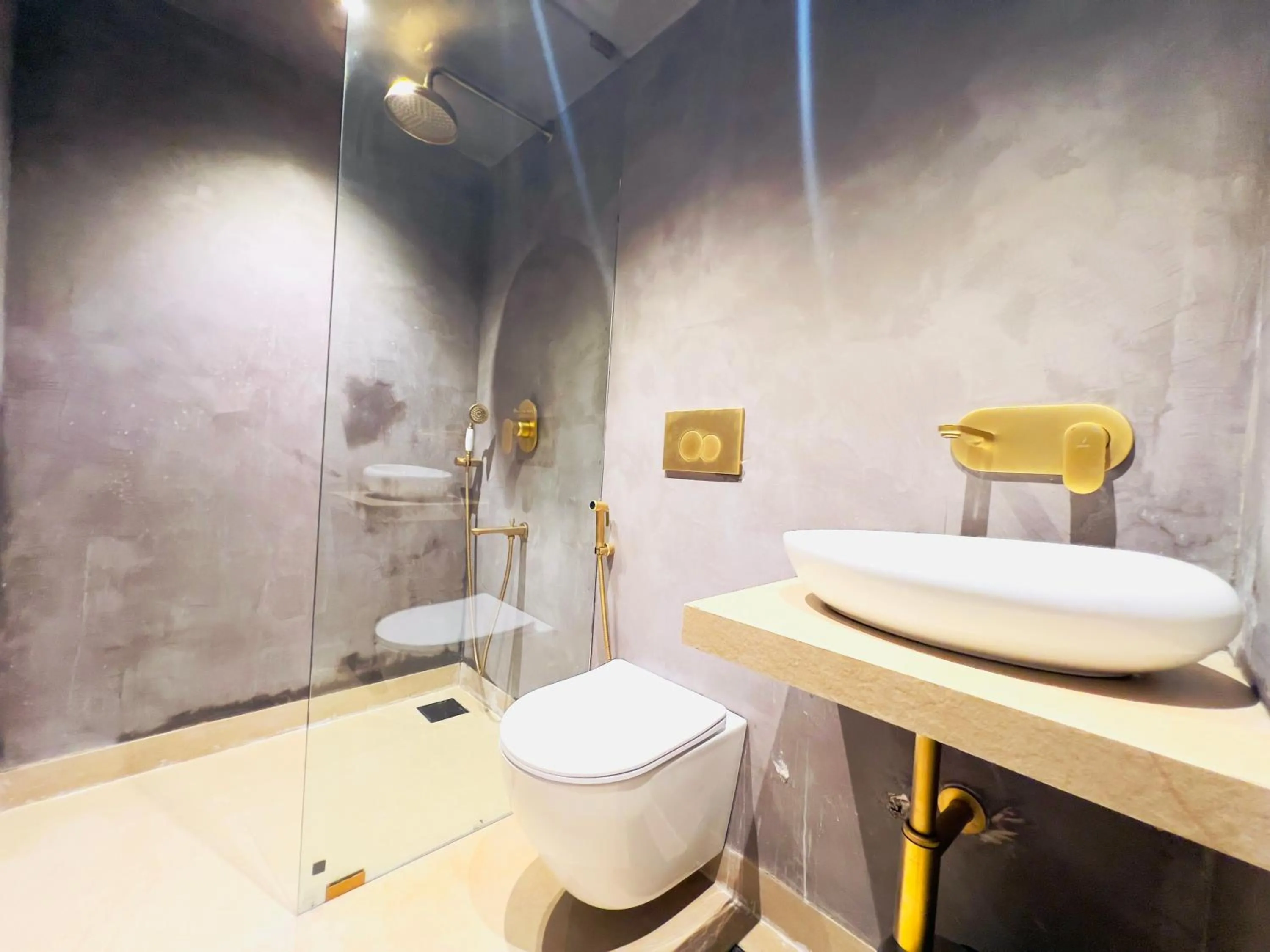 Shower in Hotel White Pearl - Colaba Mumbai