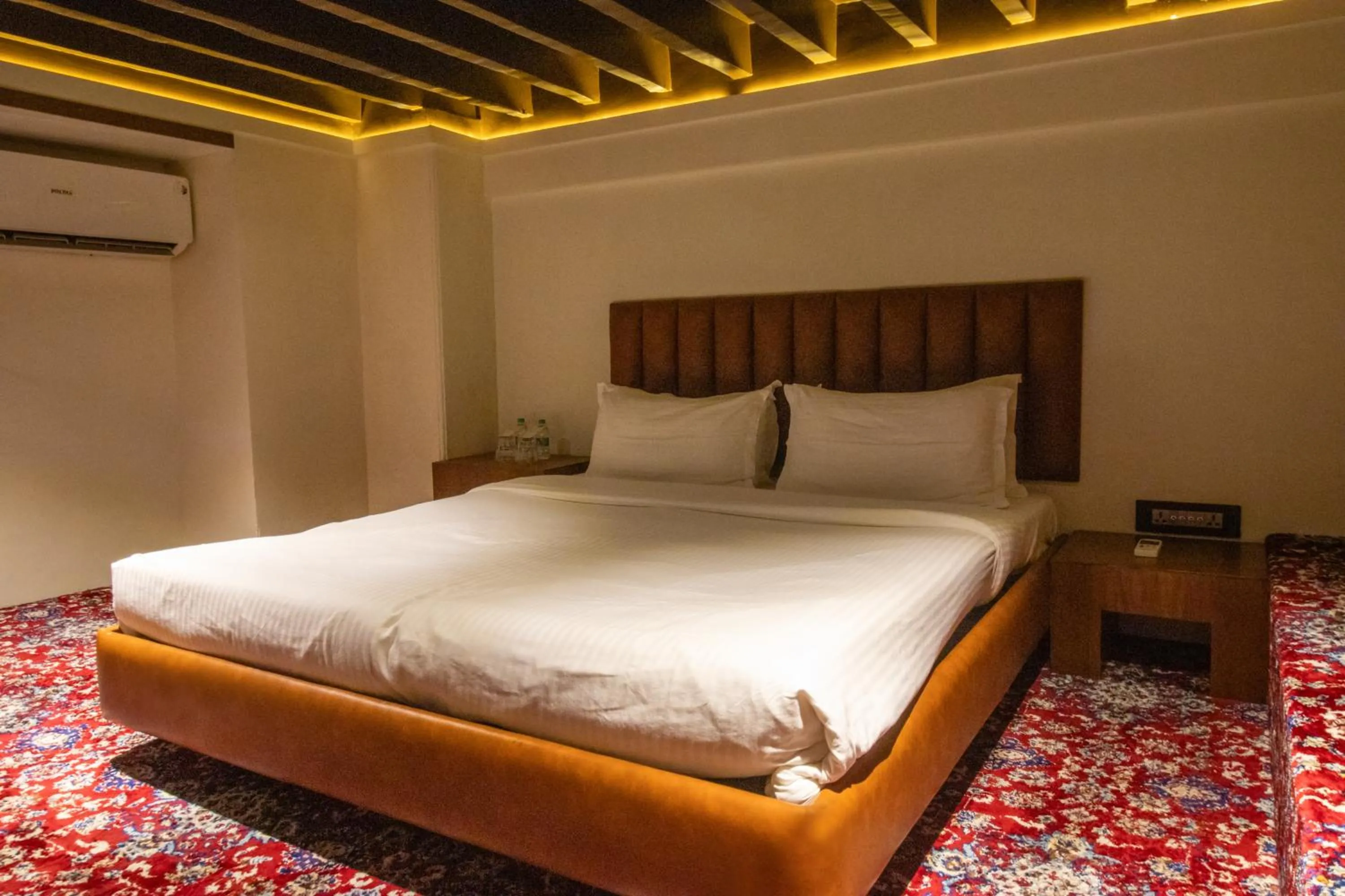 Bed in Hotel White Pearl - Colaba Mumbai