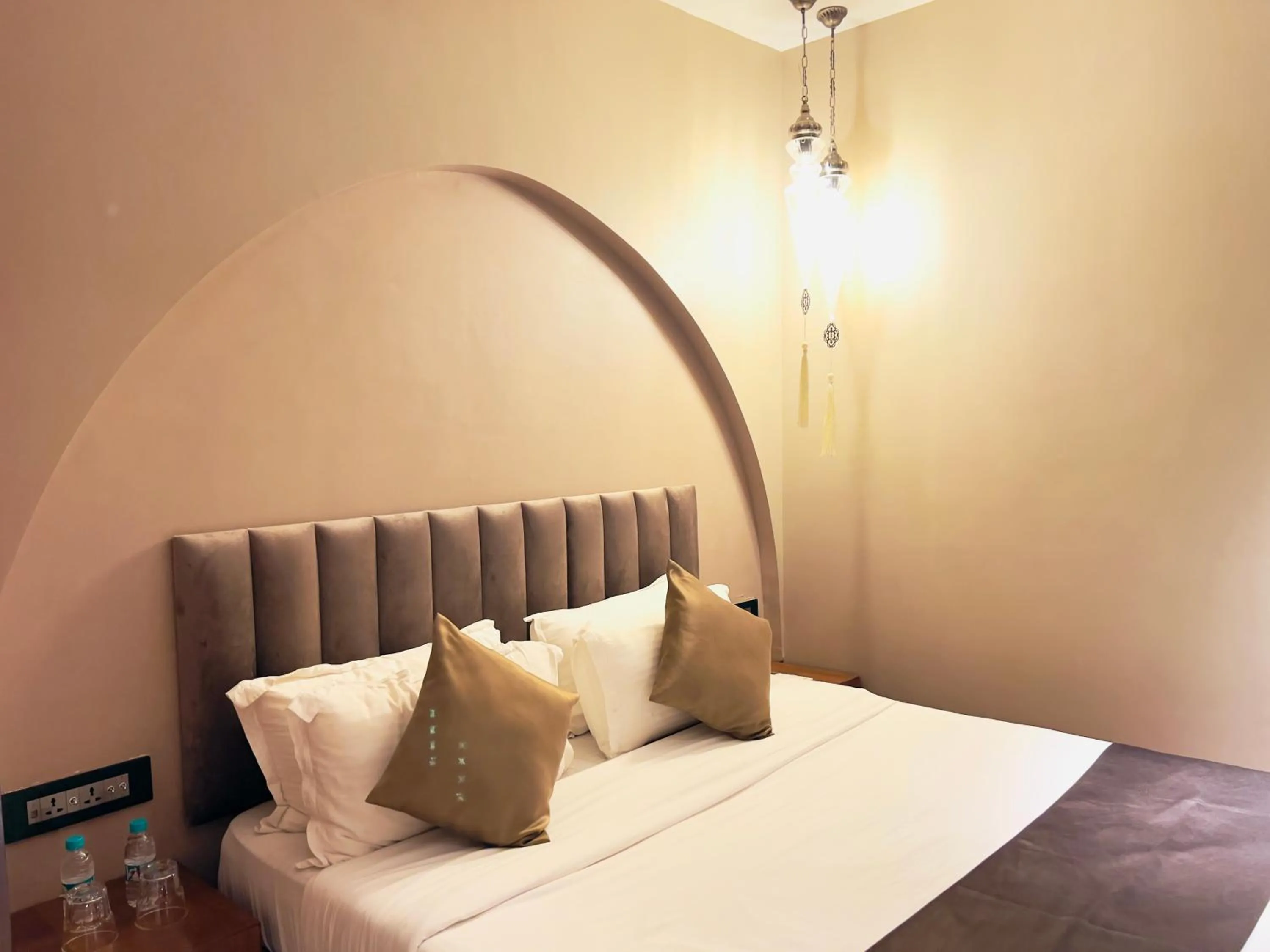 Bed in Hotel White Pearl - Colaba Mumbai