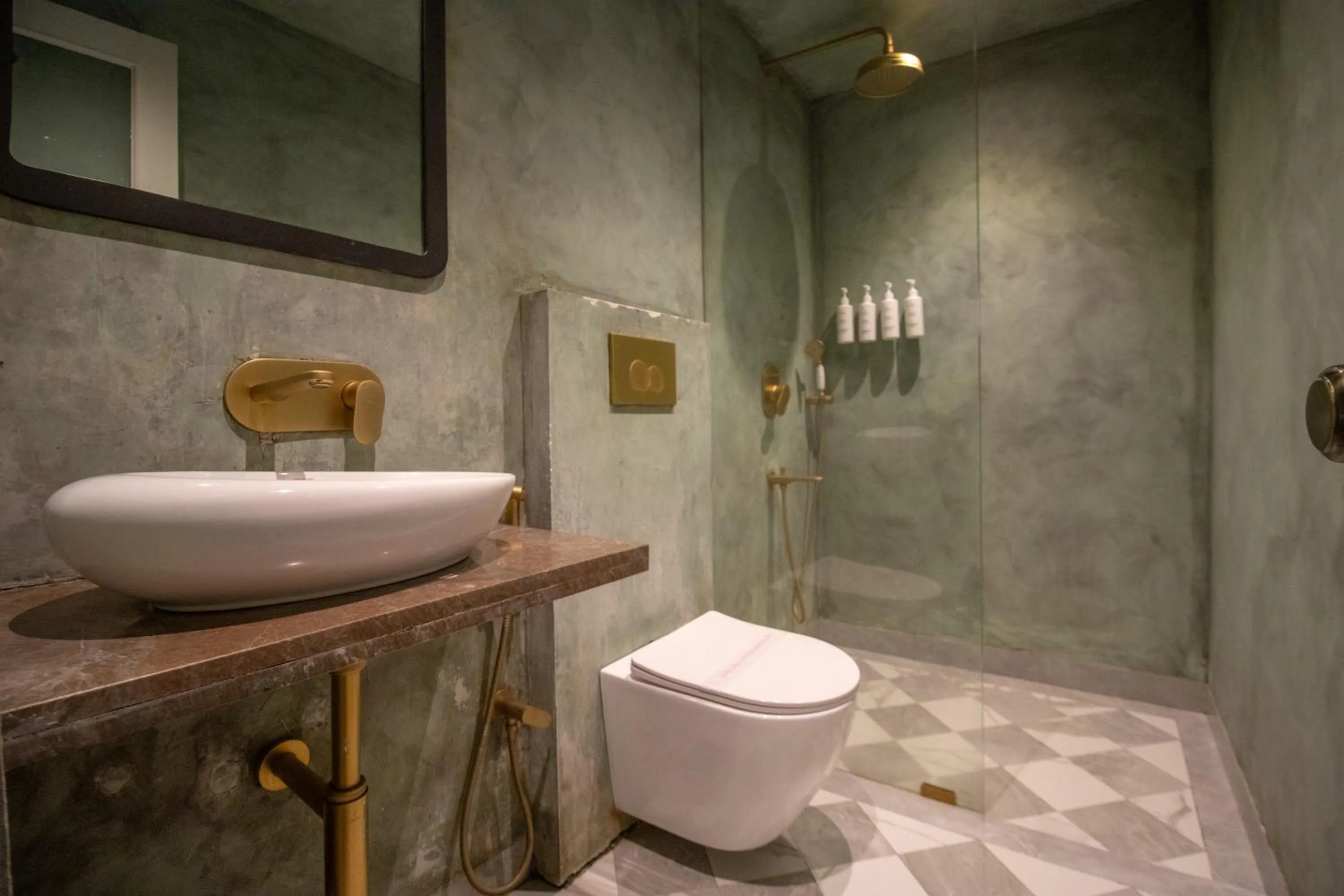 Shower in Hotel White Pearl - Colaba Mumbai