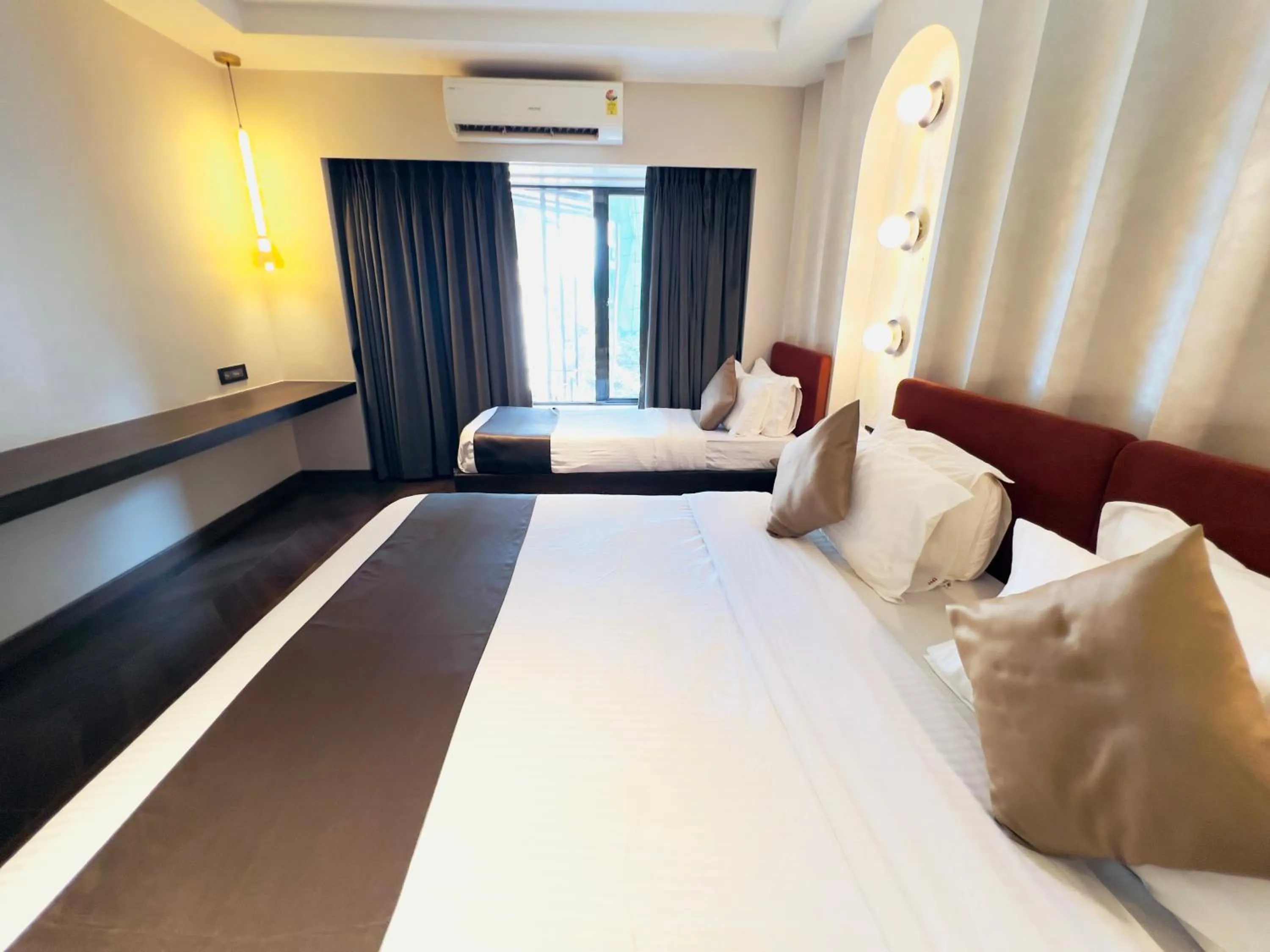 Bed in Hotel White Pearl - Colaba Mumbai