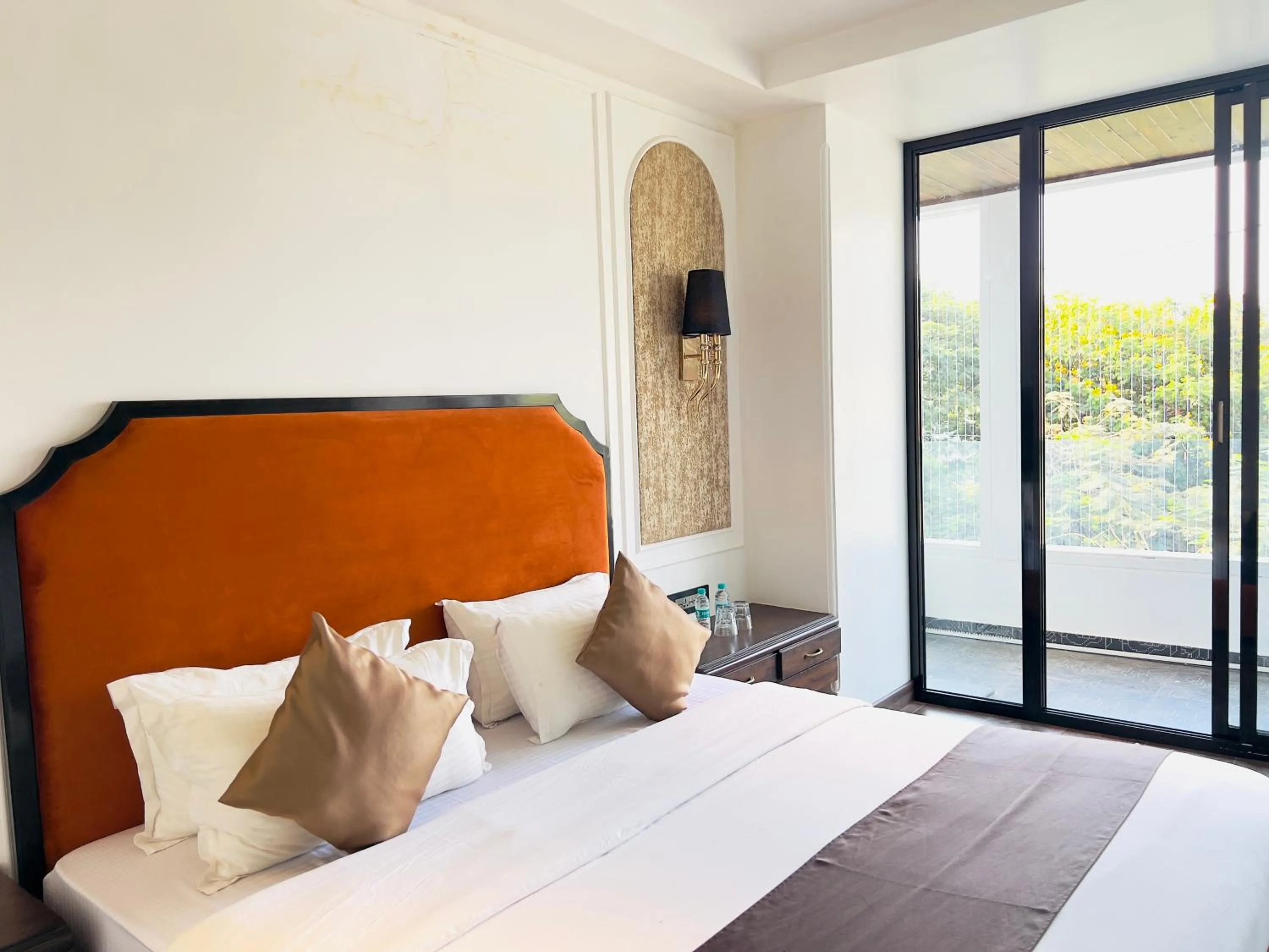 Bed in Hotel White Pearl - Colaba Mumbai