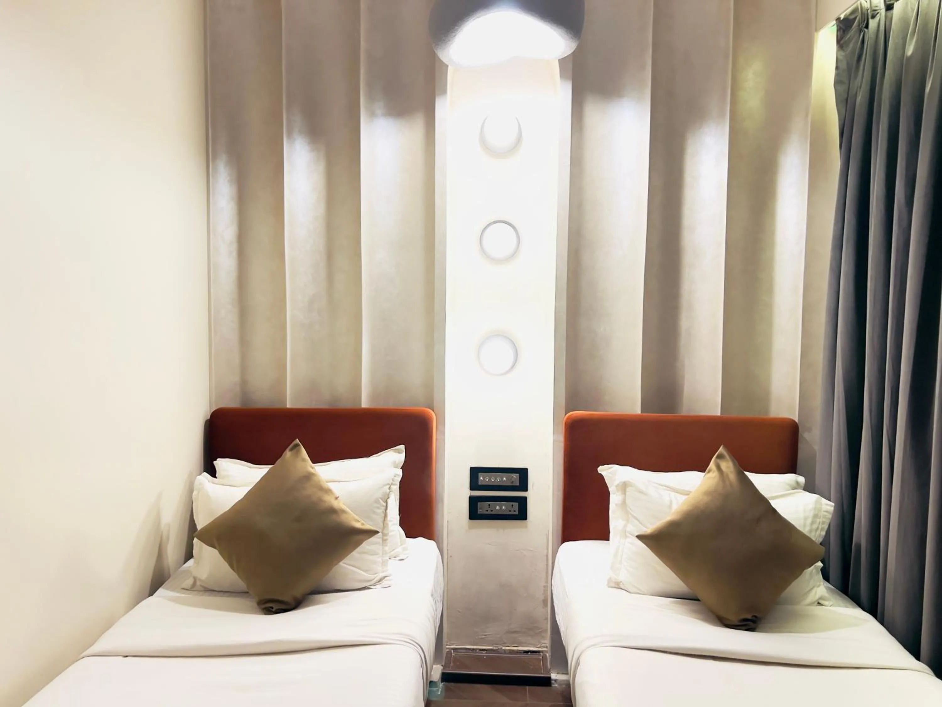 Bed in Hotel White Pearl - Colaba Mumbai