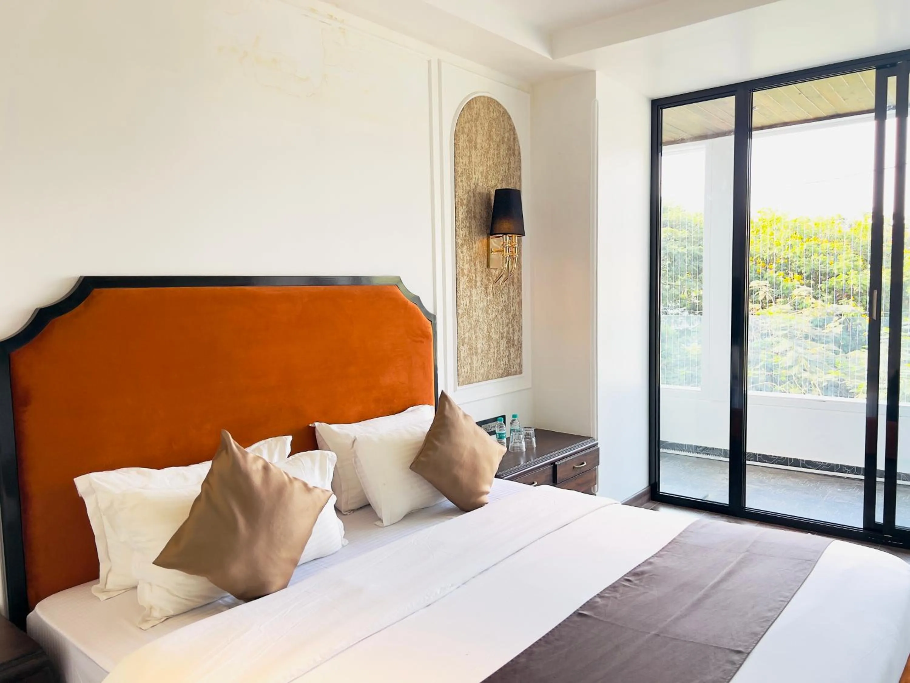 Bed in Hotel White Pearl - Colaba Mumbai