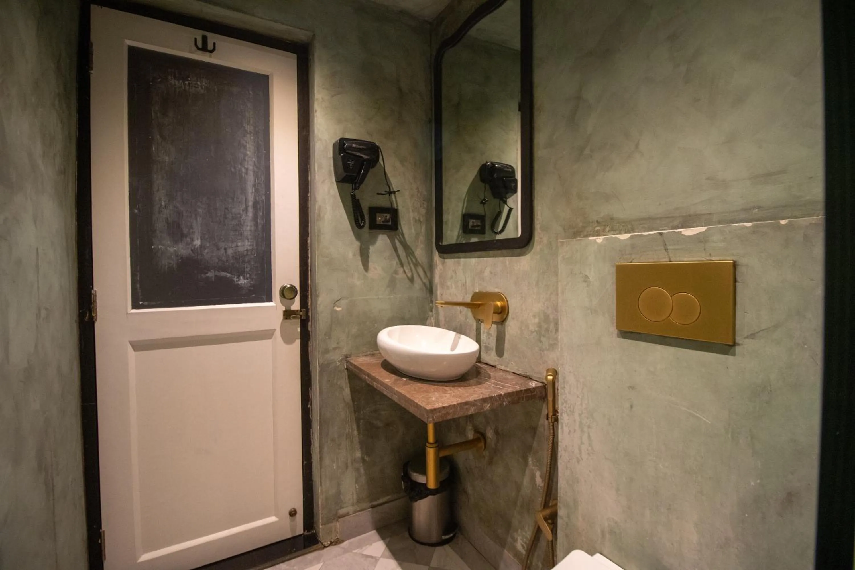 Bathroom in Hotel White Pearl - Colaba Mumbai