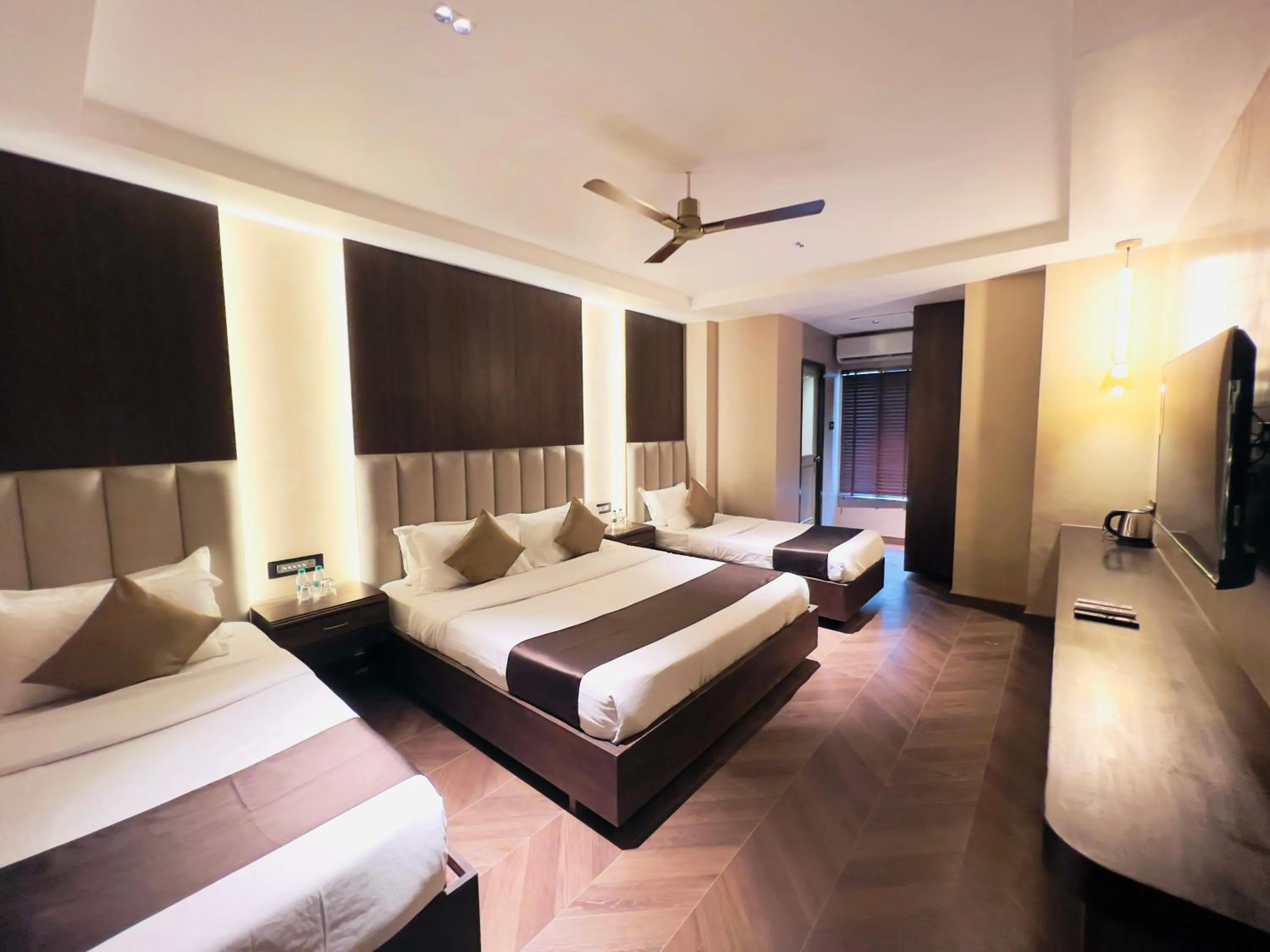 Bed in Hotel White Pearl - Colaba Mumbai