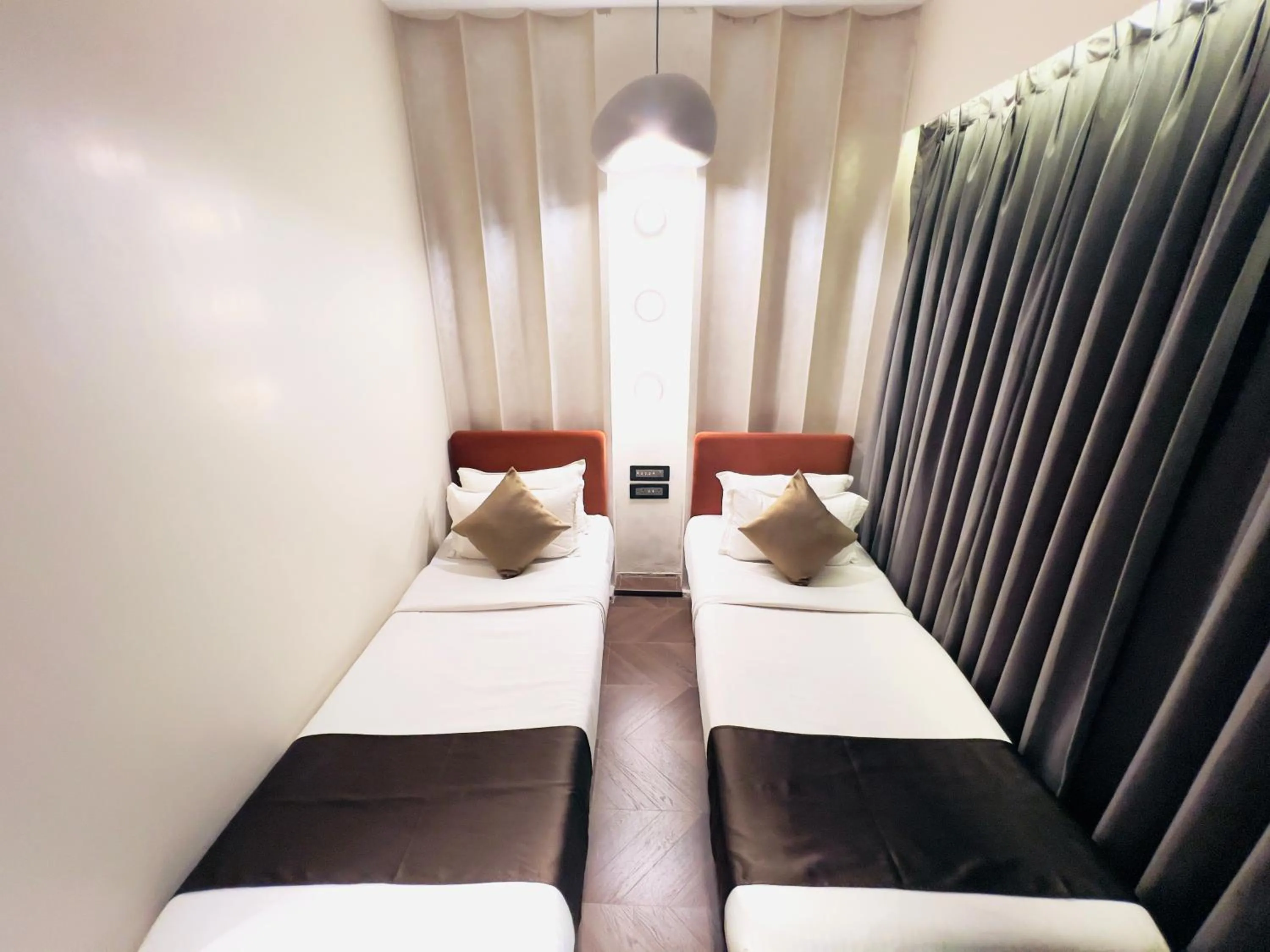Bed in Hotel White Pearl - Colaba Mumbai