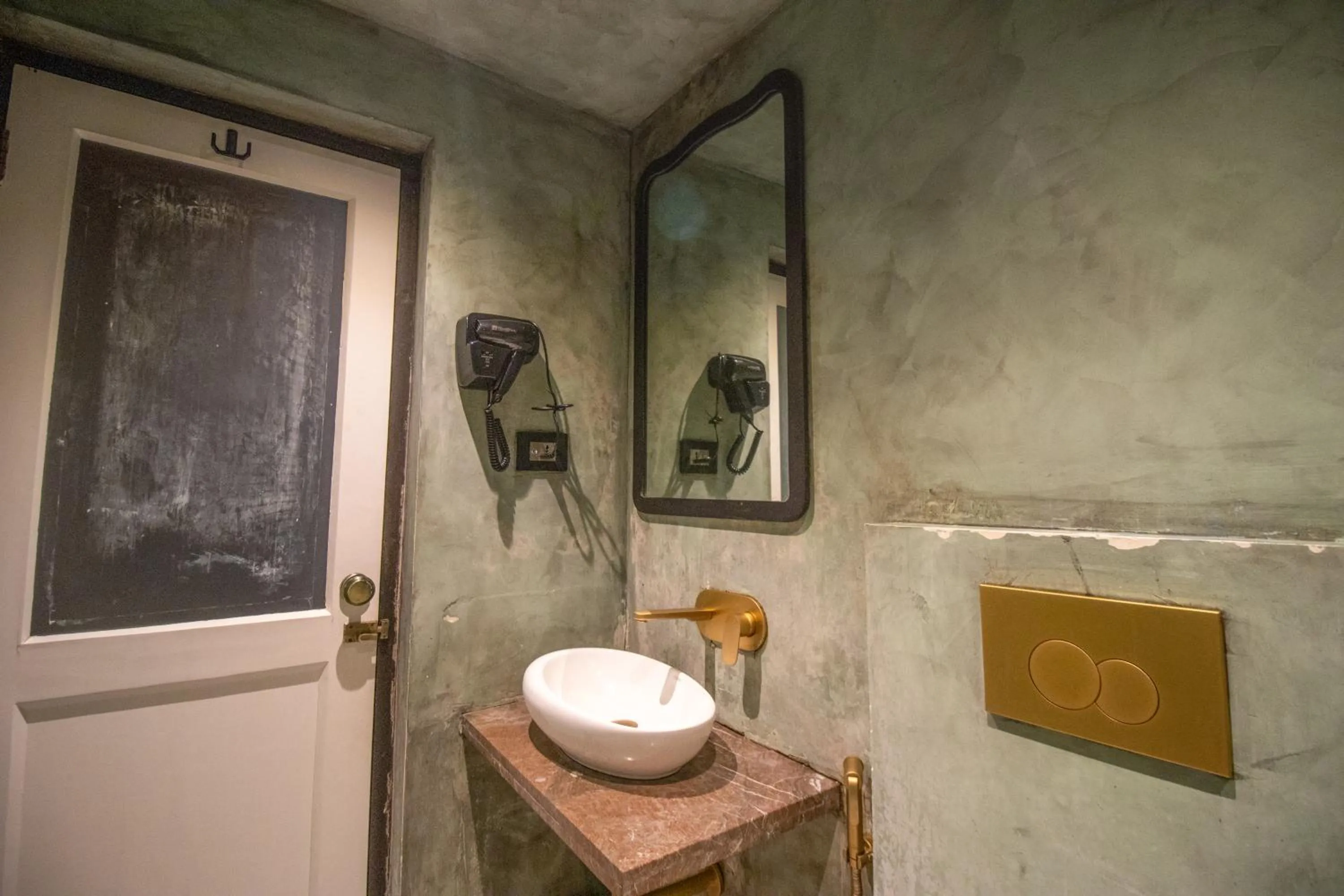 Bathroom in Hotel White Pearl - Colaba Mumbai