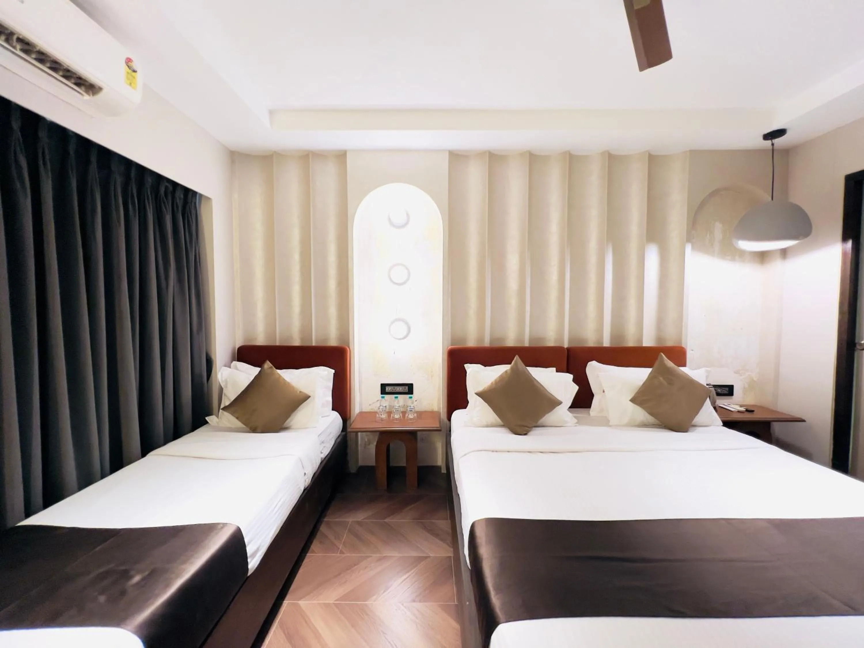 Bed in Hotel White Pearl - Colaba Mumbai